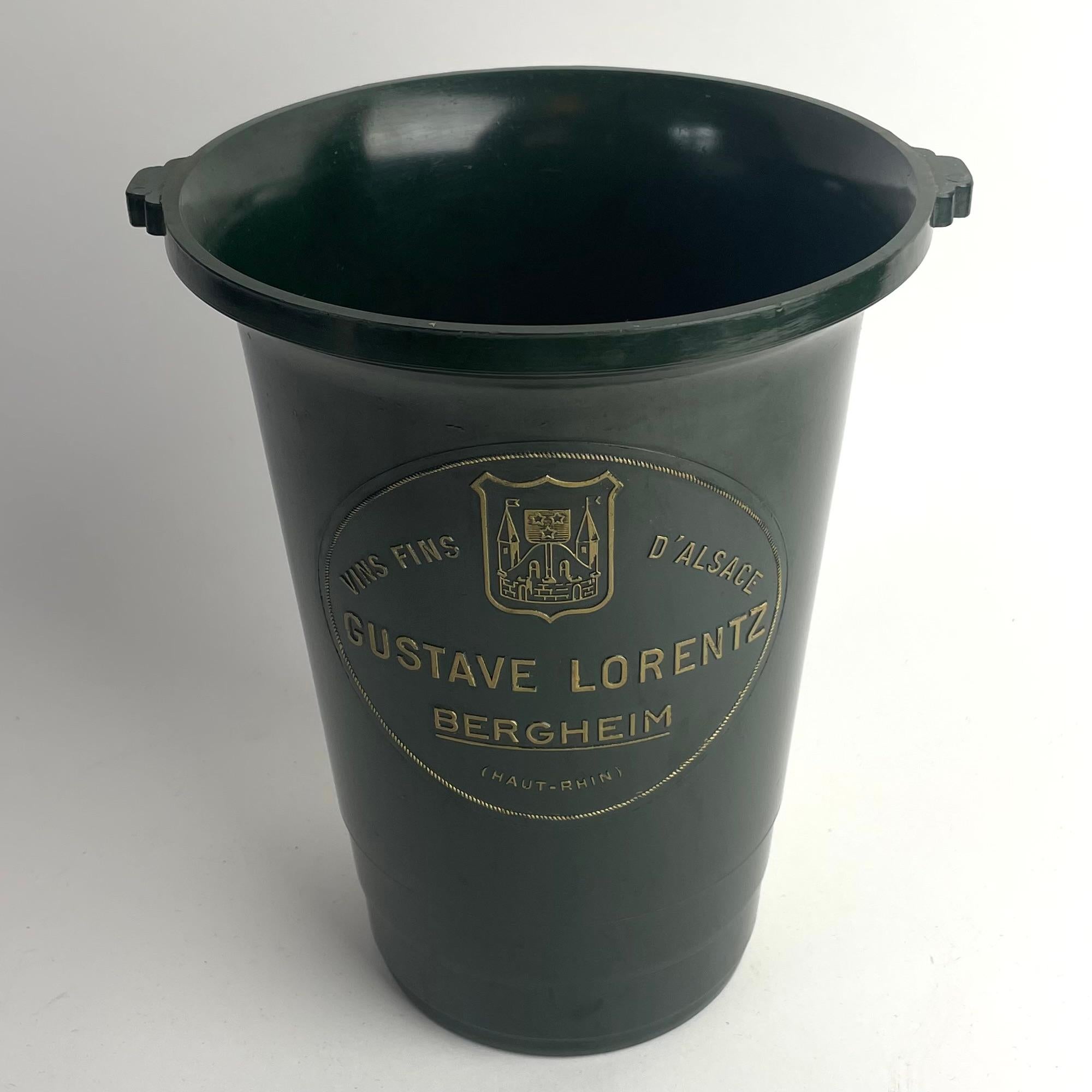 Französischer Art Deco Weinkühler aus grünem Bakelit, 1930er Jahre (Art déco) im Angebot