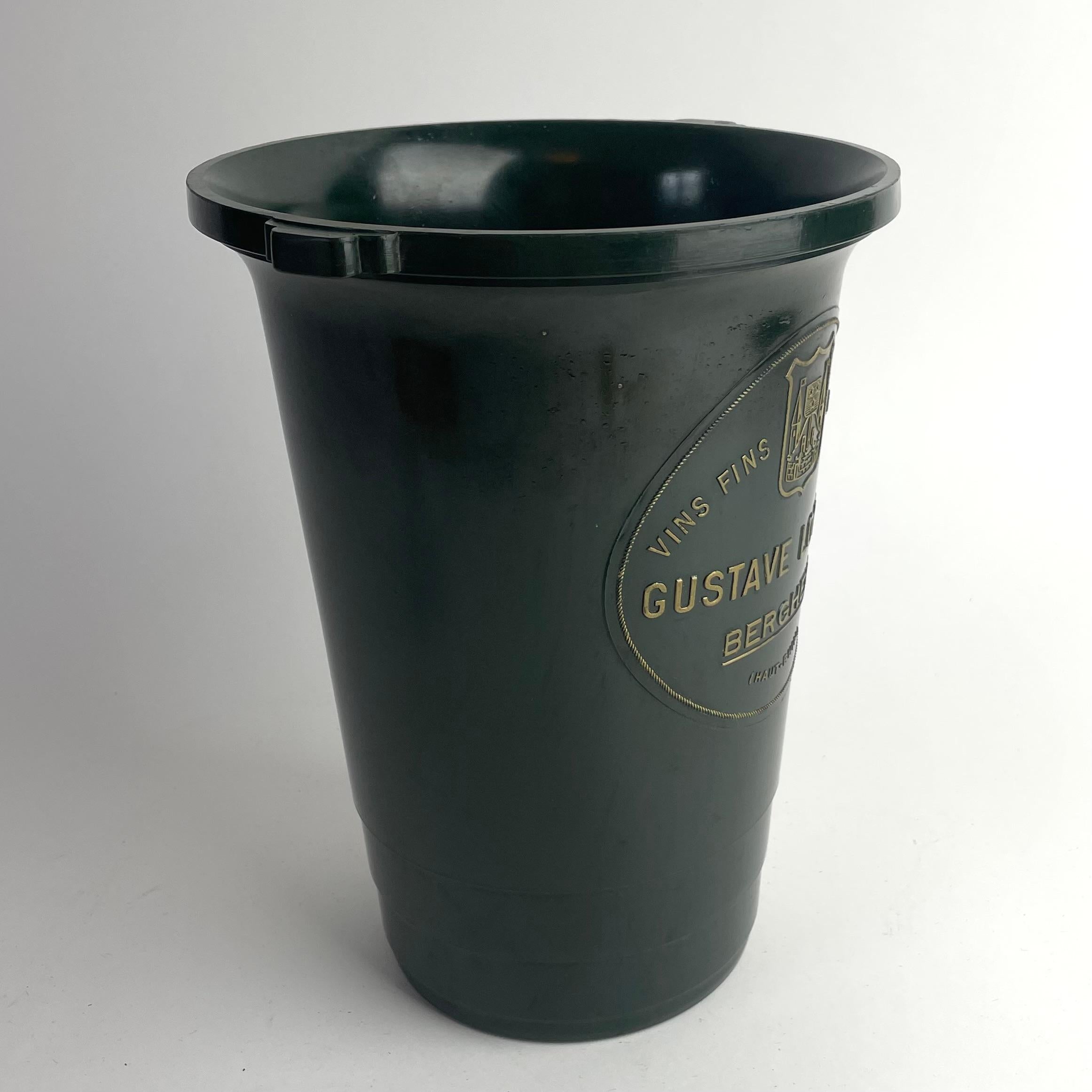 Französischer Art Deco Weinkühler aus grünem Bakelit, 1930er Jahre im Zustand „Gut“ im Angebot in Knivsta, SE