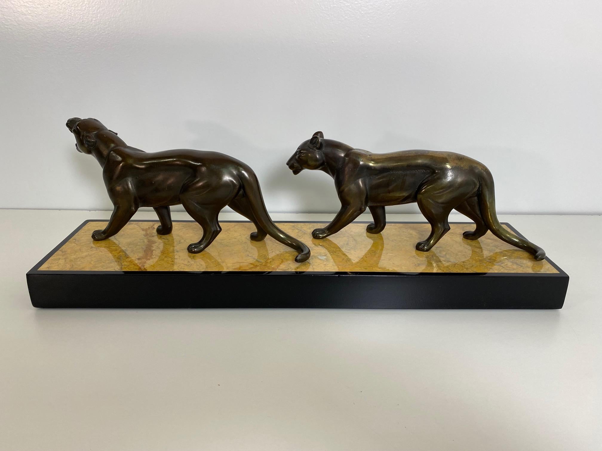 French Art Deco Group of Panthers Sculpture, 1930s 1