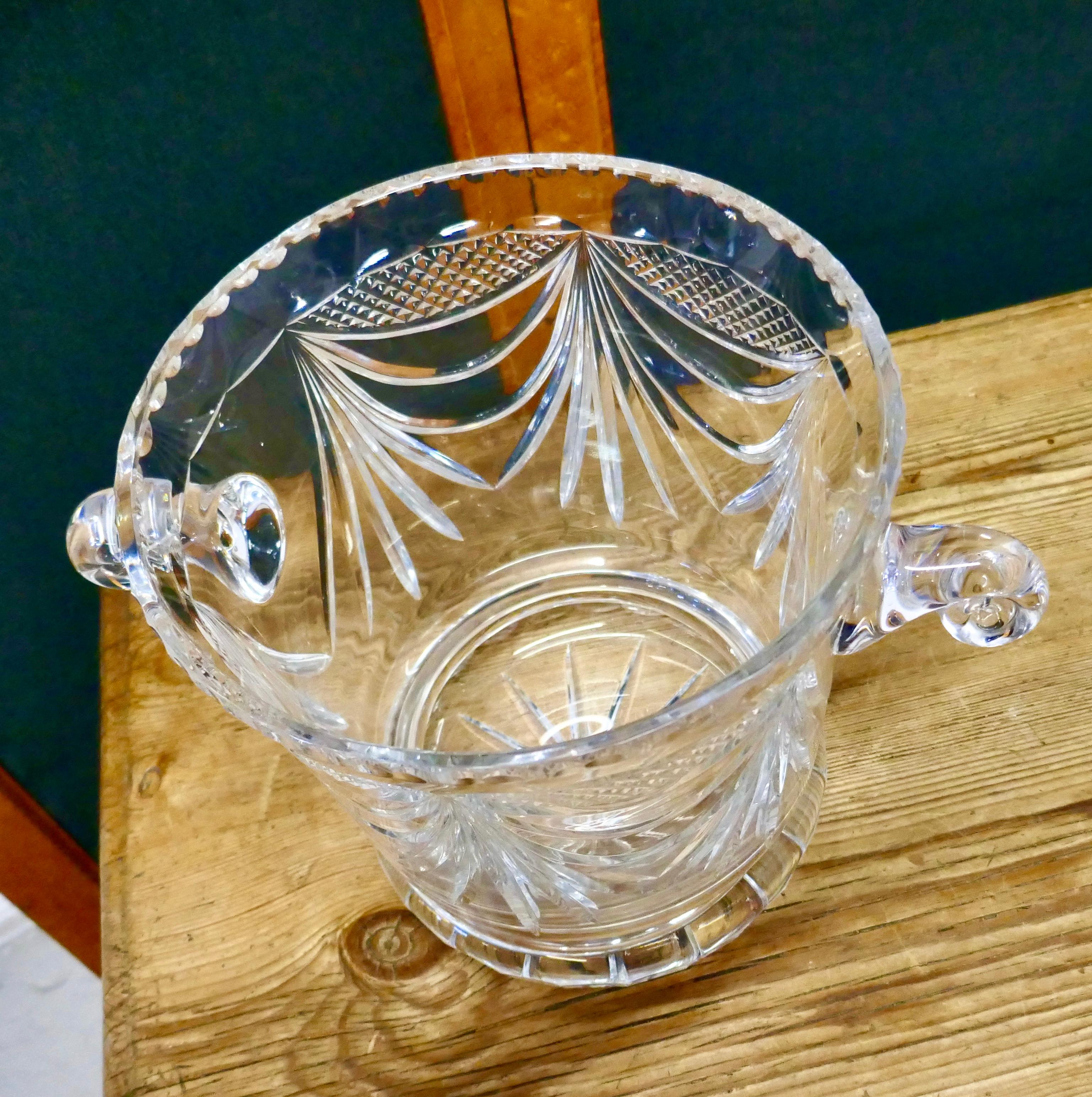 Champaign-Eiskübel und Weinkühler aus mundgeblasenem Kristall im Art déco-Stil, handgeblasen (20. Jahrhundert) im Angebot