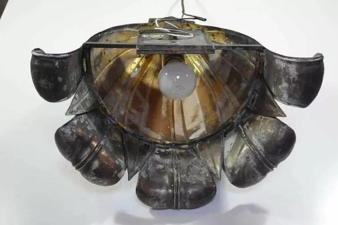 Lámpara francesa Art Decó de cobre martillado a mano Loto Up Light Sconces attr. Maison Jansen en venta 2