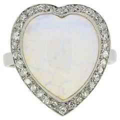 Bague Art déco française en forme de cœur sertie d'opales et de diamants