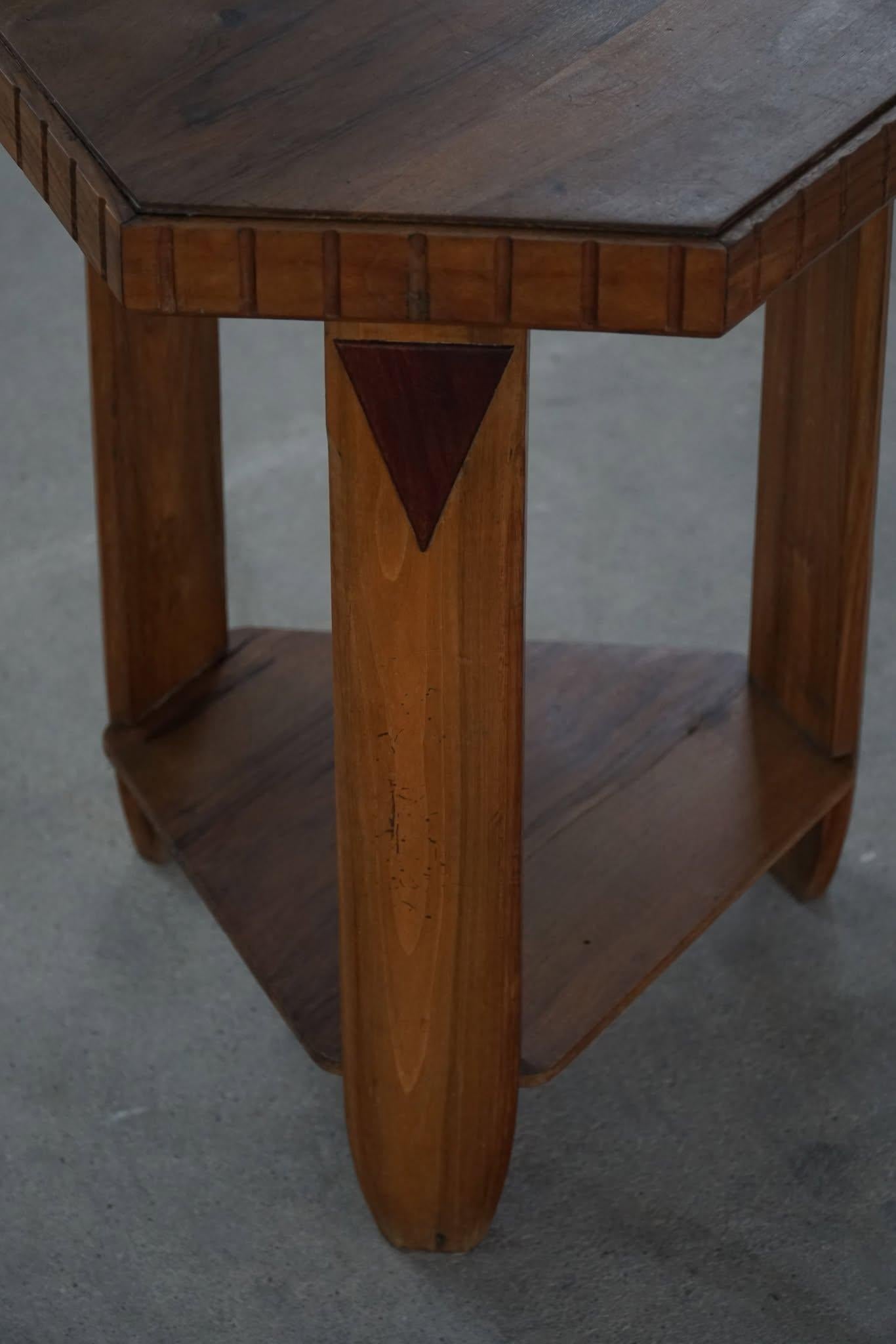 Noce Tavolino a forma di esagono in legno di noce, Art Deco francese, anni '30