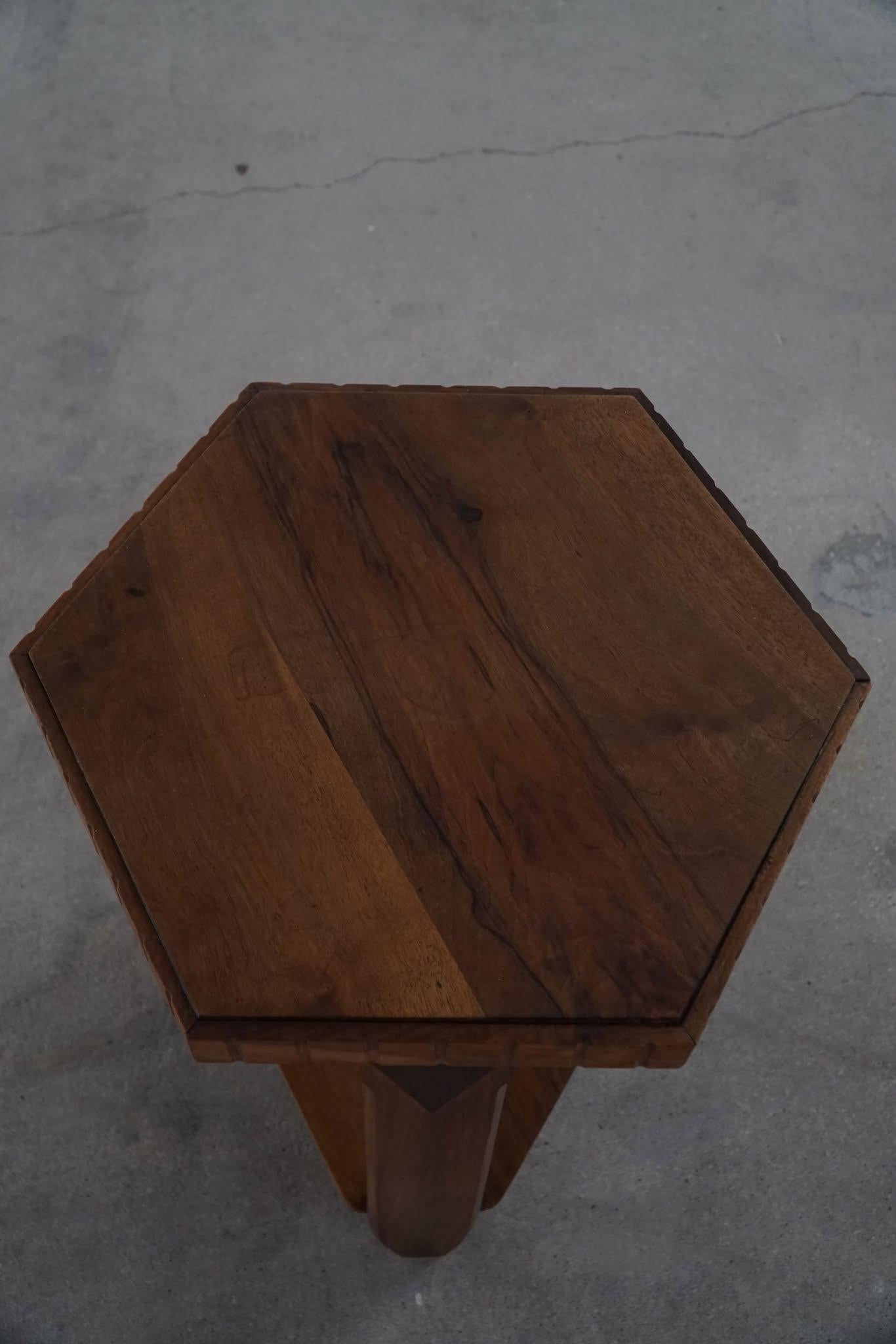 Tavolino a forma di esagono in legno di noce, Art Deco francese, anni '30 1