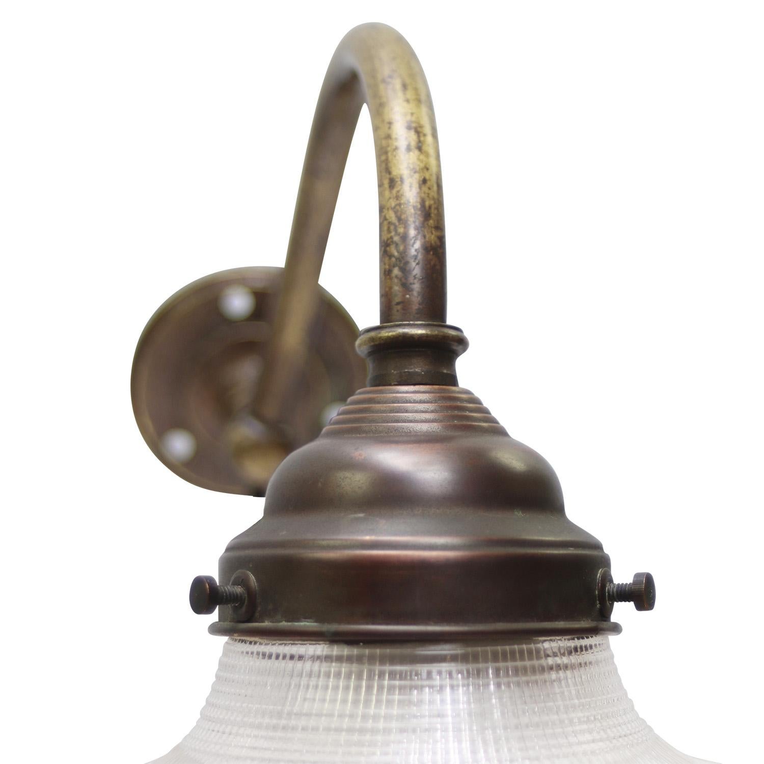 French Art Deco Holophane Glass Brass Sconce Wall Lamp In Good Condition For Sale In Amsterdam, NL