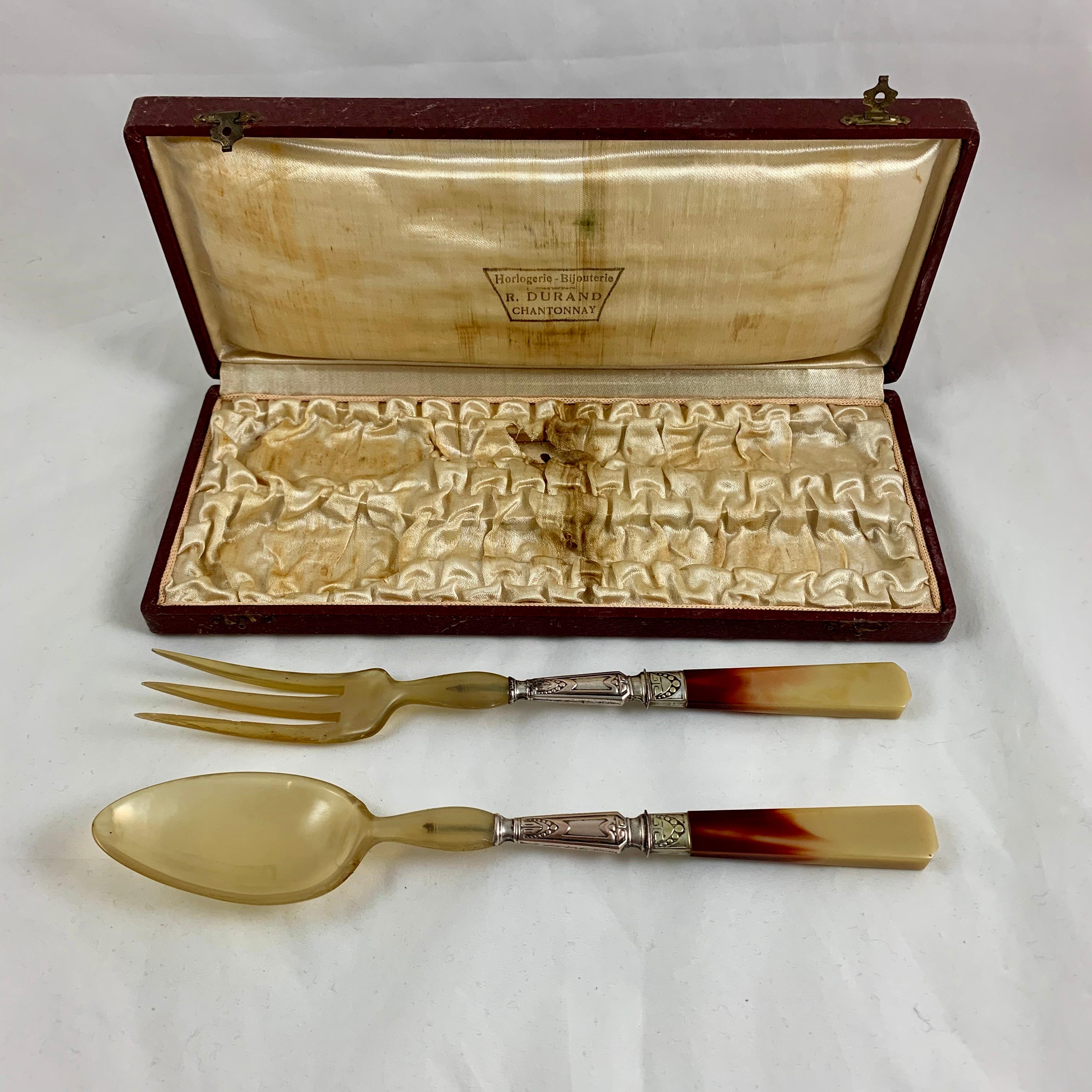 French Art Deco Horn, Bakelite & Silver Plate Salad Servers, a Cased Set of Two For Sale 1