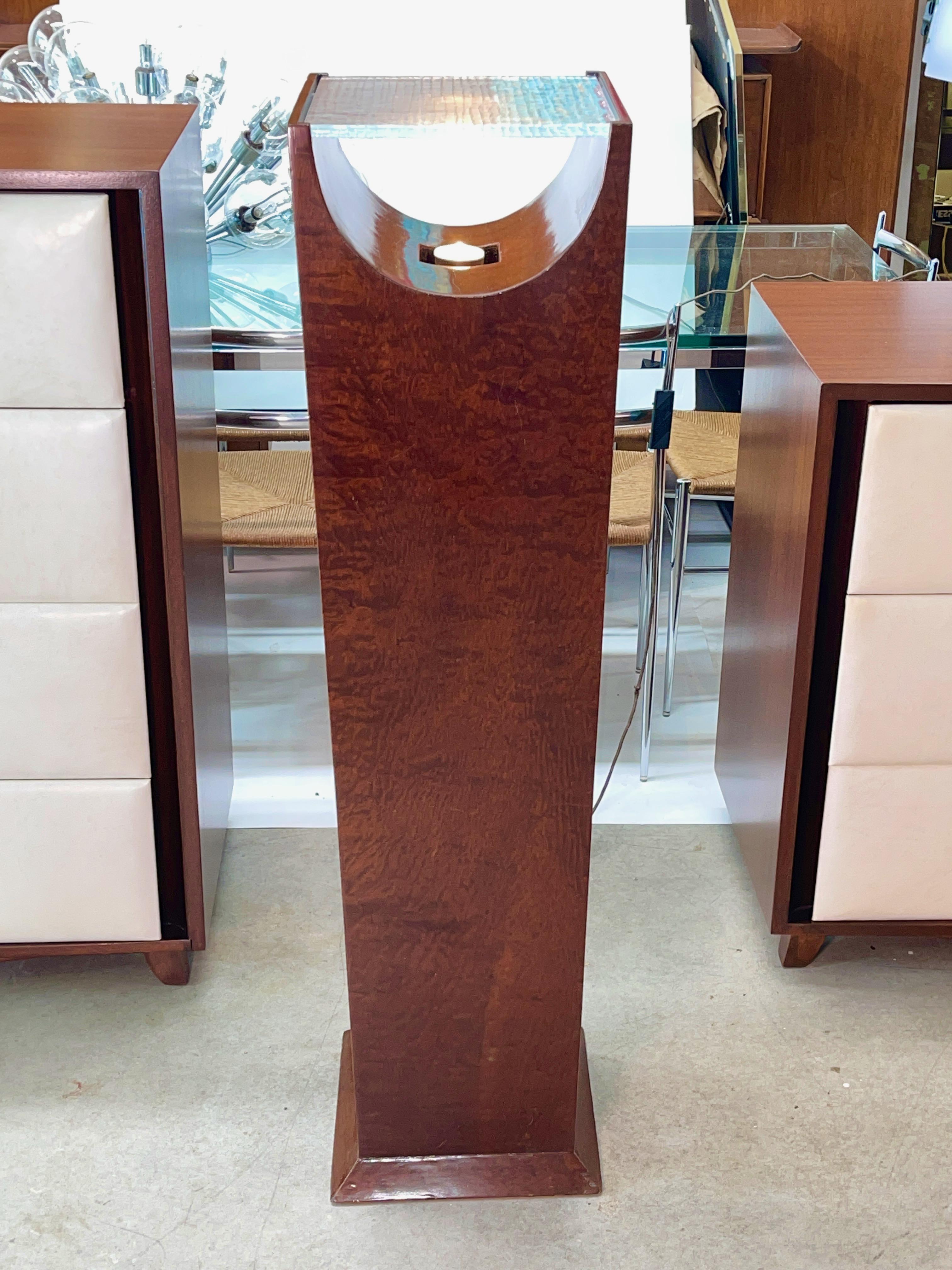French Art Deco Illuminated Pedestal Display Stand In Good Condition For Sale In Hanover, MA