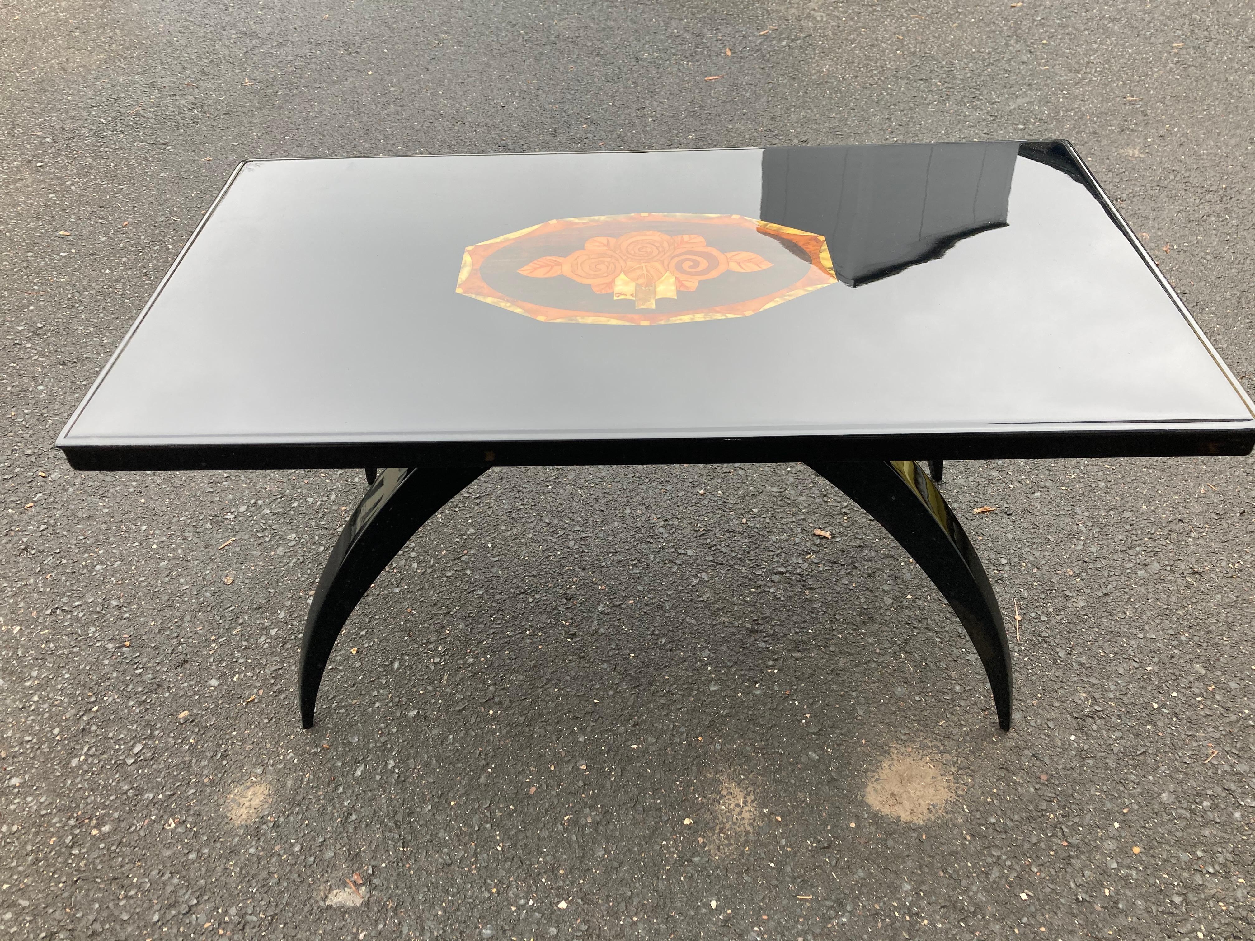 Polished Black French Art Deco Side Table with Floral Inlay For Sale 6