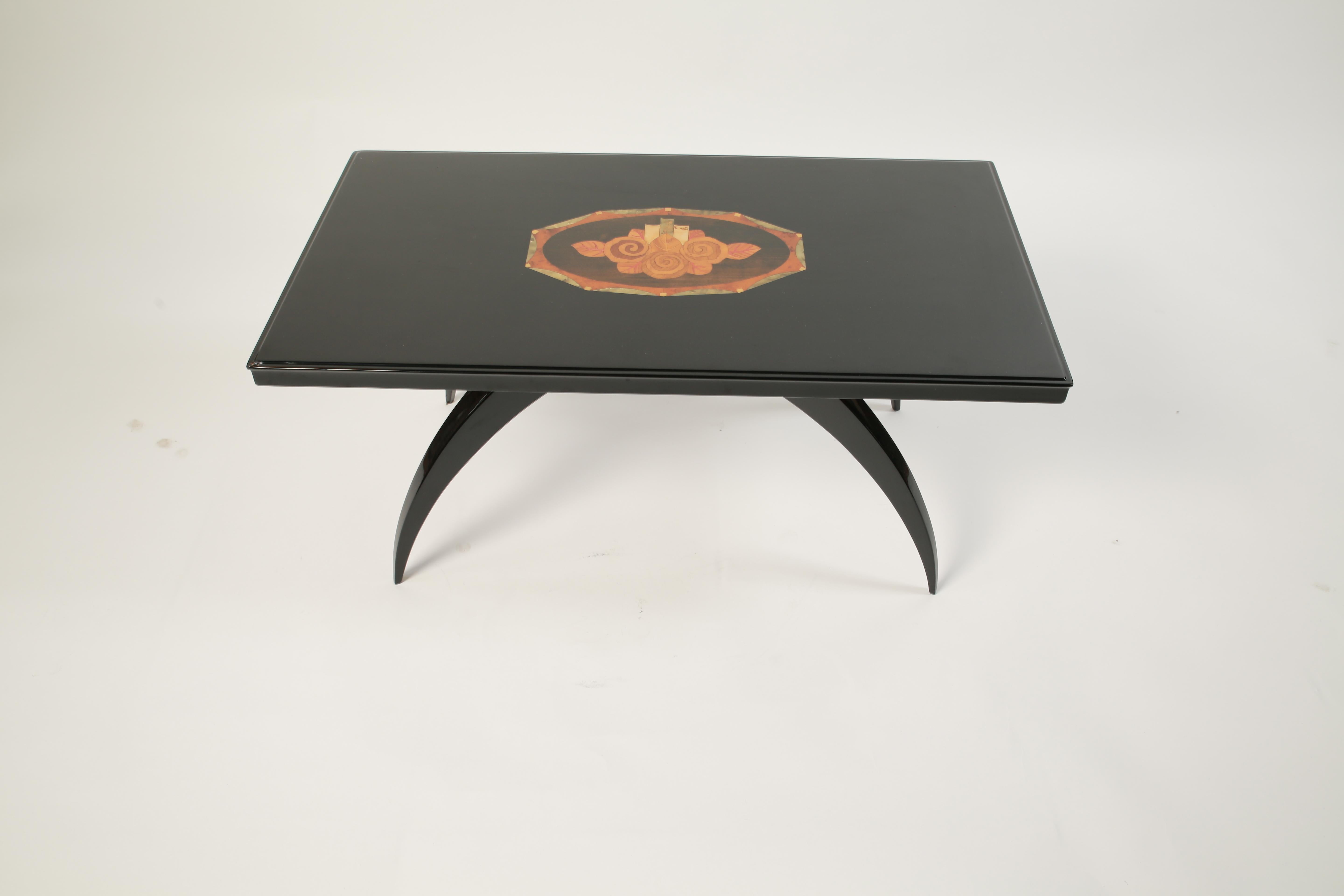 Early 20th Century Polished Black French Art Deco Side Table with Floral Inlay For Sale