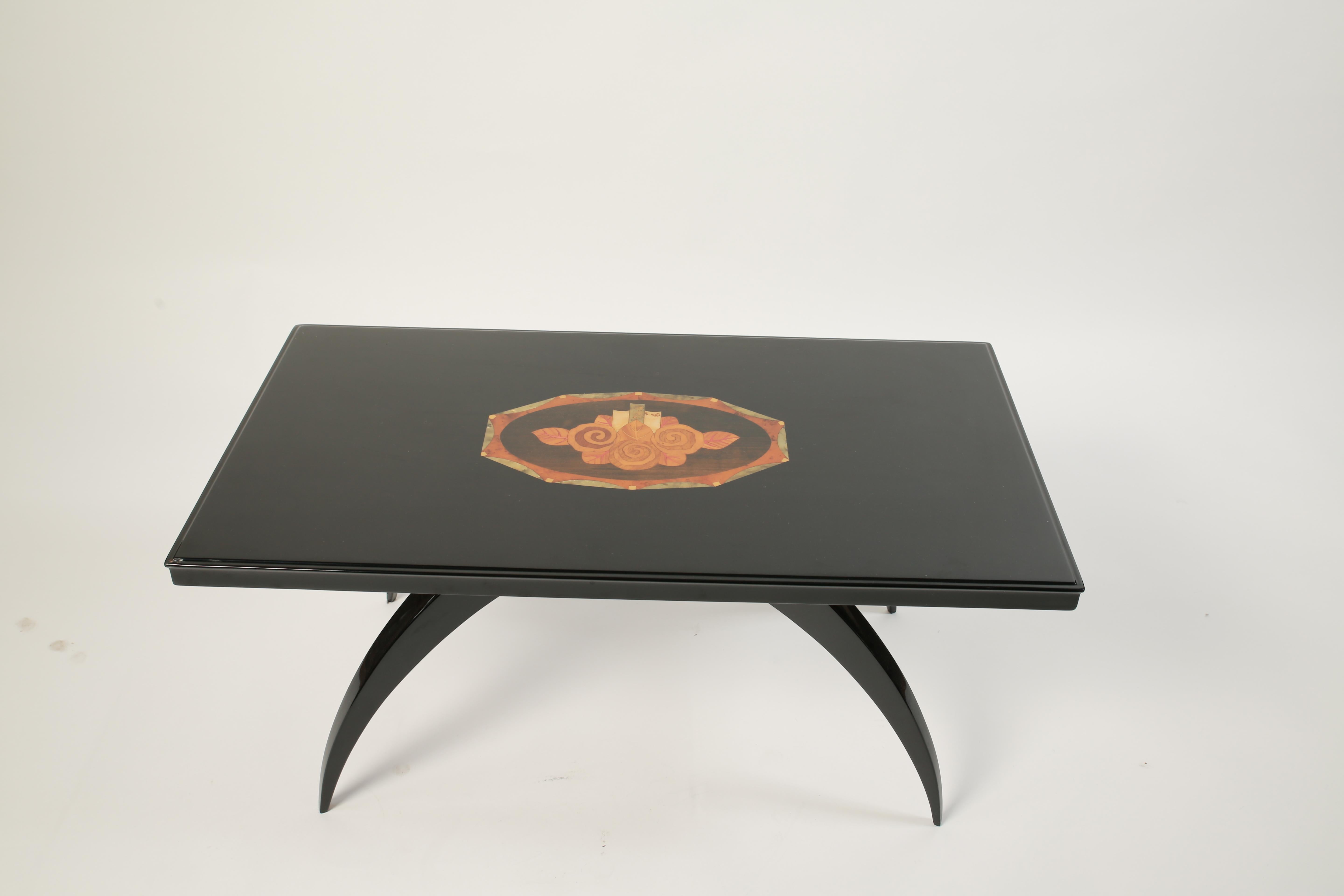 Lacquer Polished Black French Art Deco Side Table with Floral Inlay For Sale