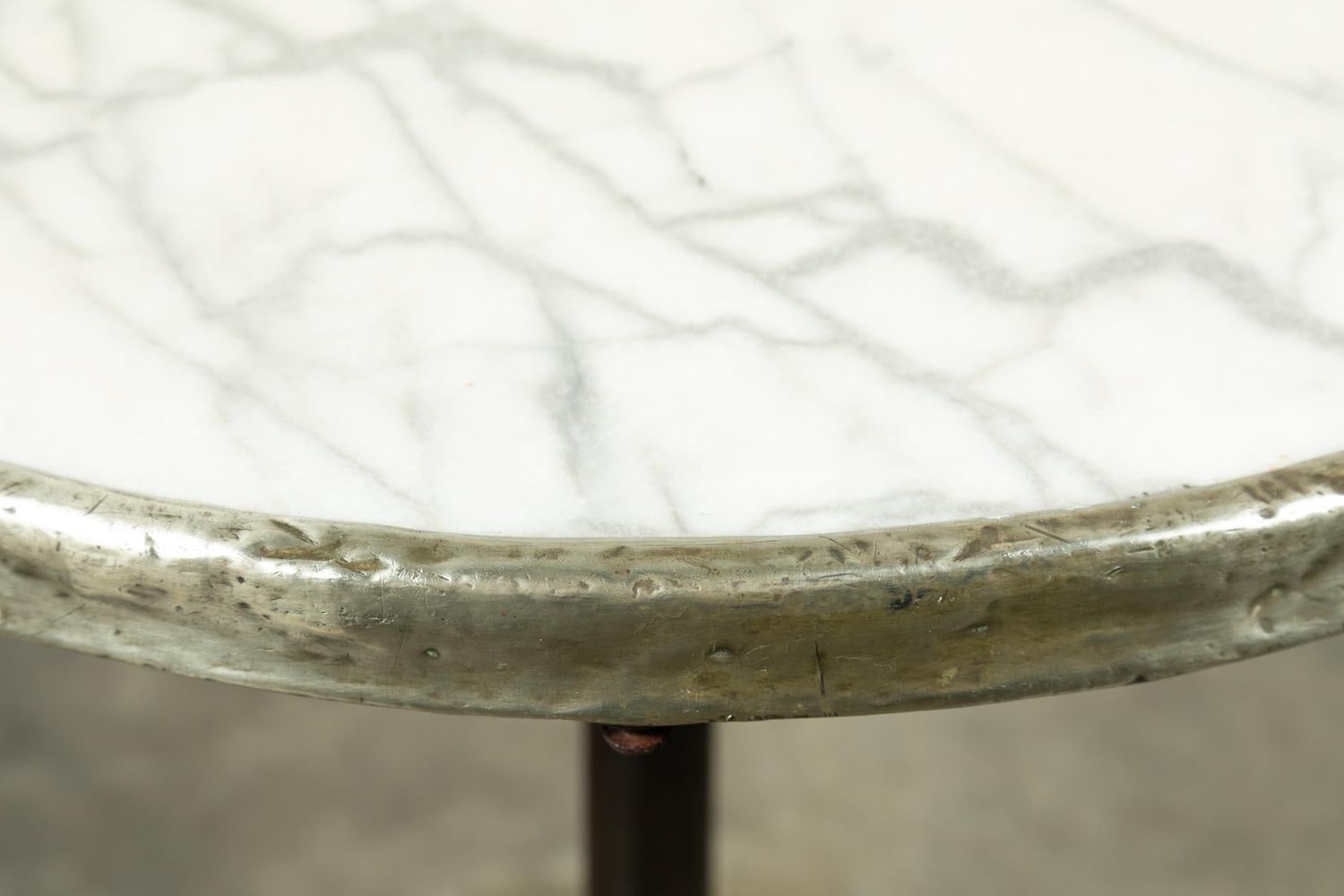 Französischer Bistro- oder Cafétisch aus Eisen mit Marmorplatte im Art déco-Stil 1