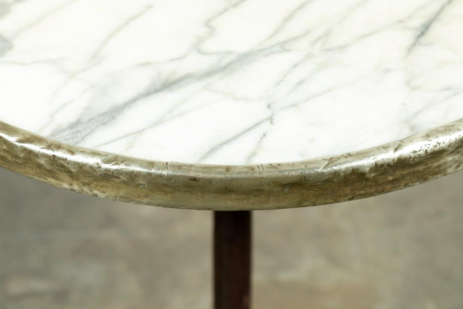 Französischer Bistro- oder Cafétisch aus Eisen mit Marmorplatte im Art déco-Stil 2