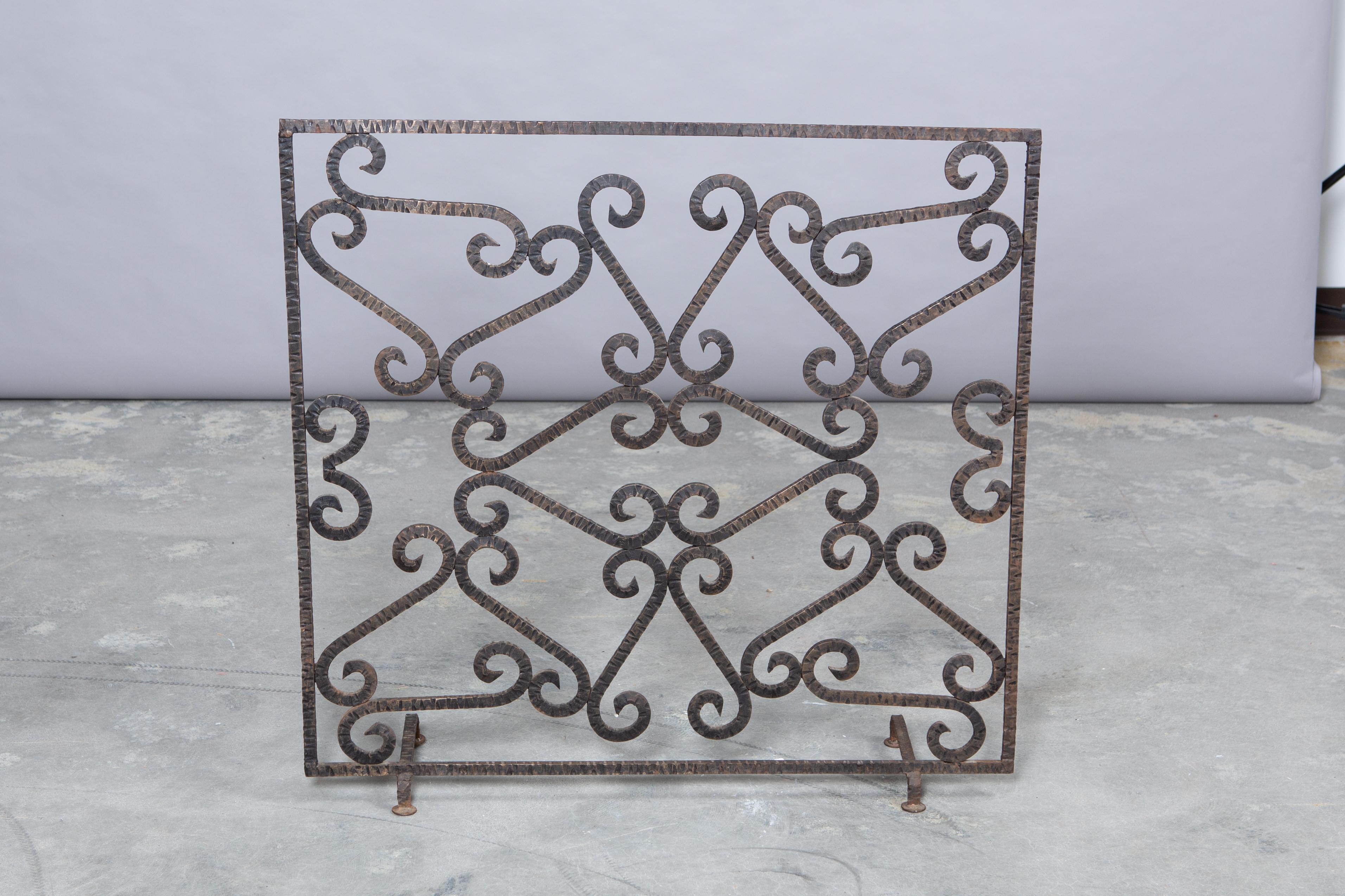 Art Deco French wrought iron fireplace screen with hand-hammered effect throughout. Purchased from the Parisian flea.