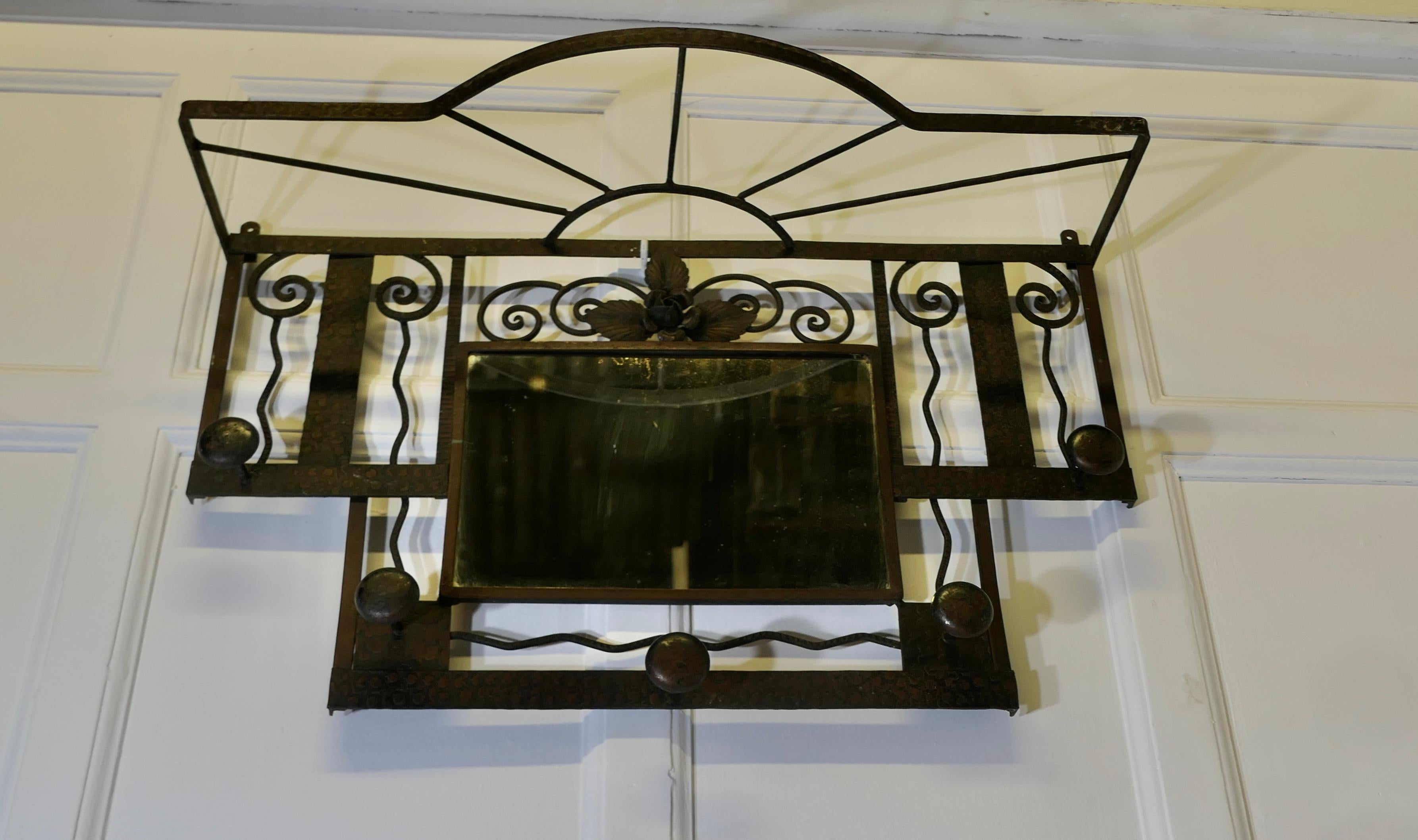 Art Déco Appendiabiti in ferro Art Deco francese con ripiano e specchio, stile industriale in vendita