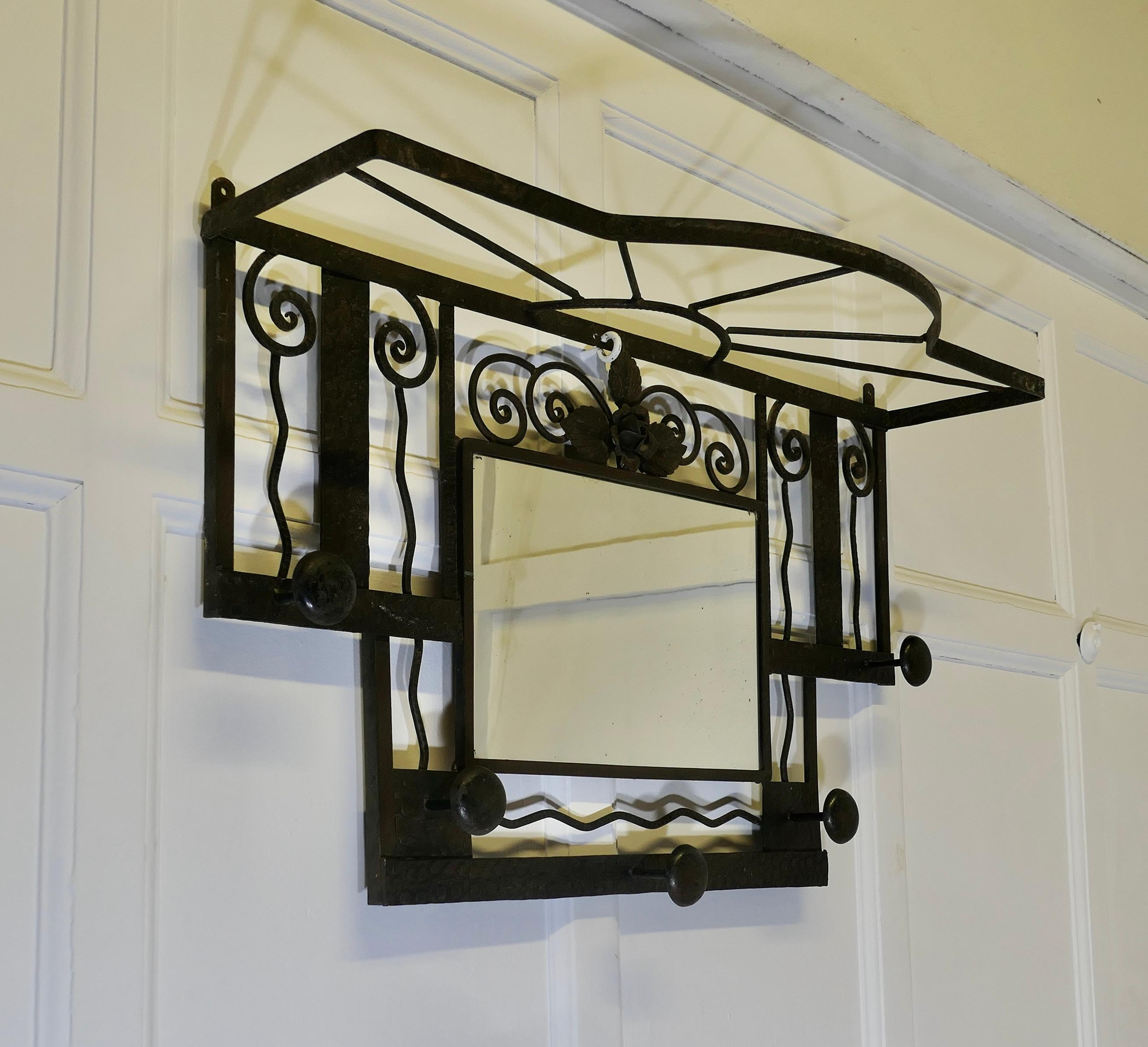 Appendiabiti in ferro Art Deco francese con ripiano e specchio, stile industriale In condizioni buone in vendita a Godshill, Isle of Wight