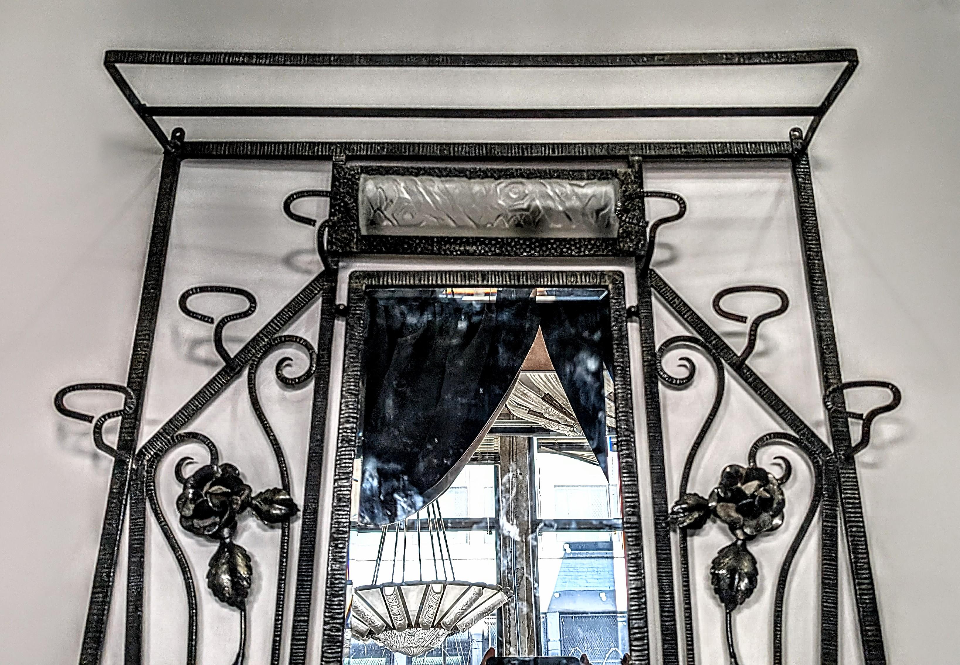 Árbol de recibidor/perchero iluminado de hierro art decó francés c/consola, Paragüero Art Decó en venta