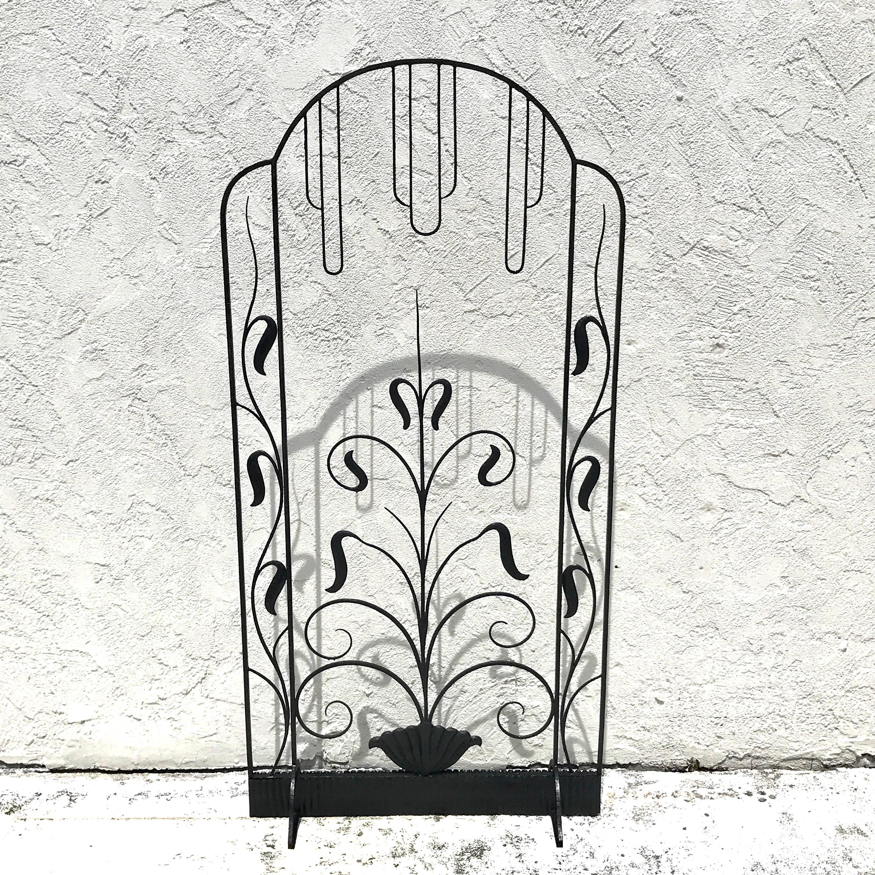 French Art Deco Iron Screen in the Manner of Edgar Brandt In Excellent Condition In West Palm Beach, FL