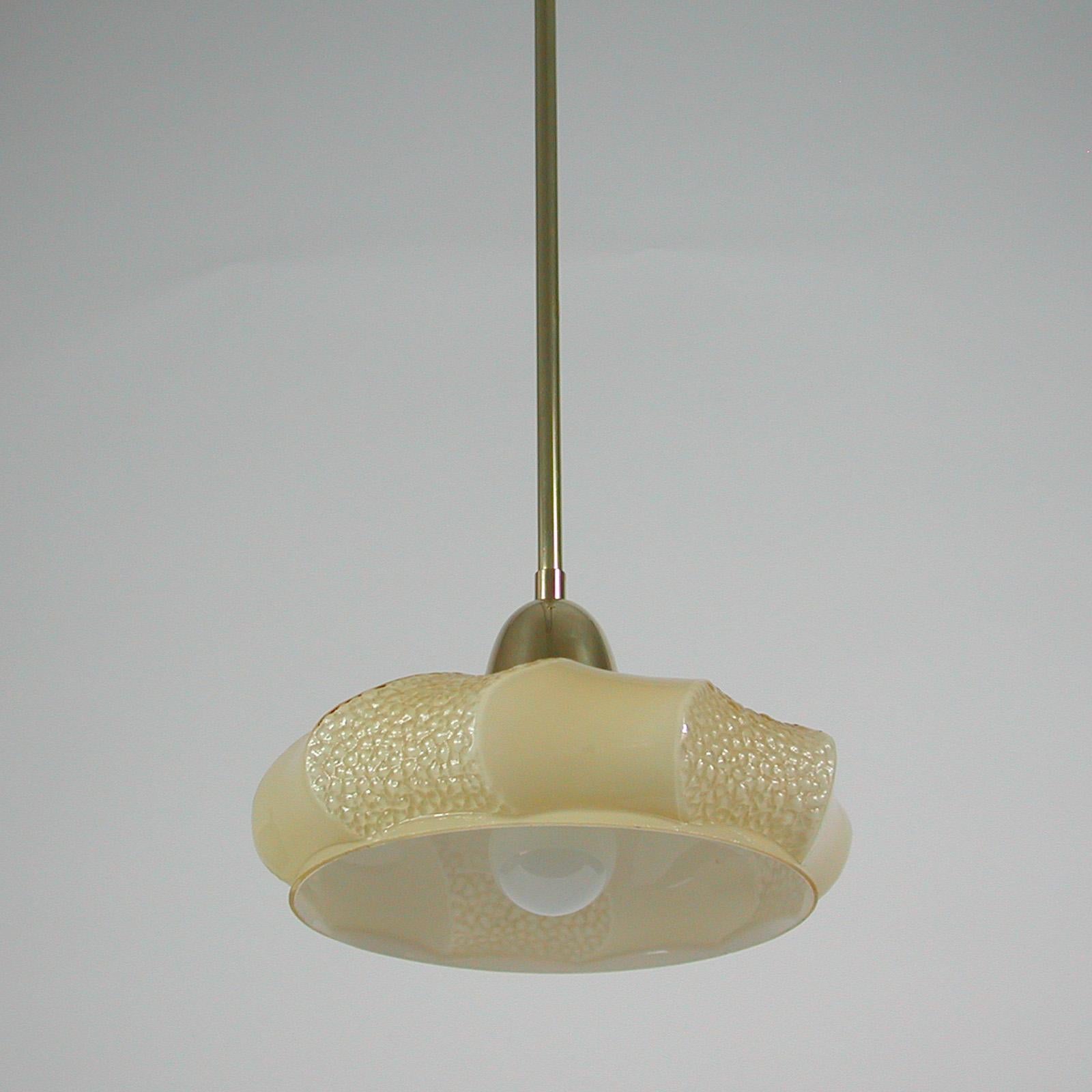 French Art Deco Ivory Colored Opaline Glass Brass Pendants, 1940s, Set of 2 For Sale 8