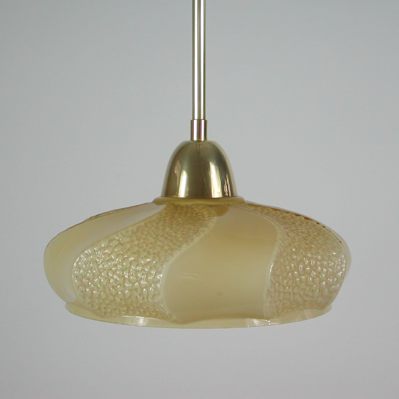 French Art Deco Ivory Colored Opaline Glass Brass Pendants, 1940s, Set of 2 For Sale 4