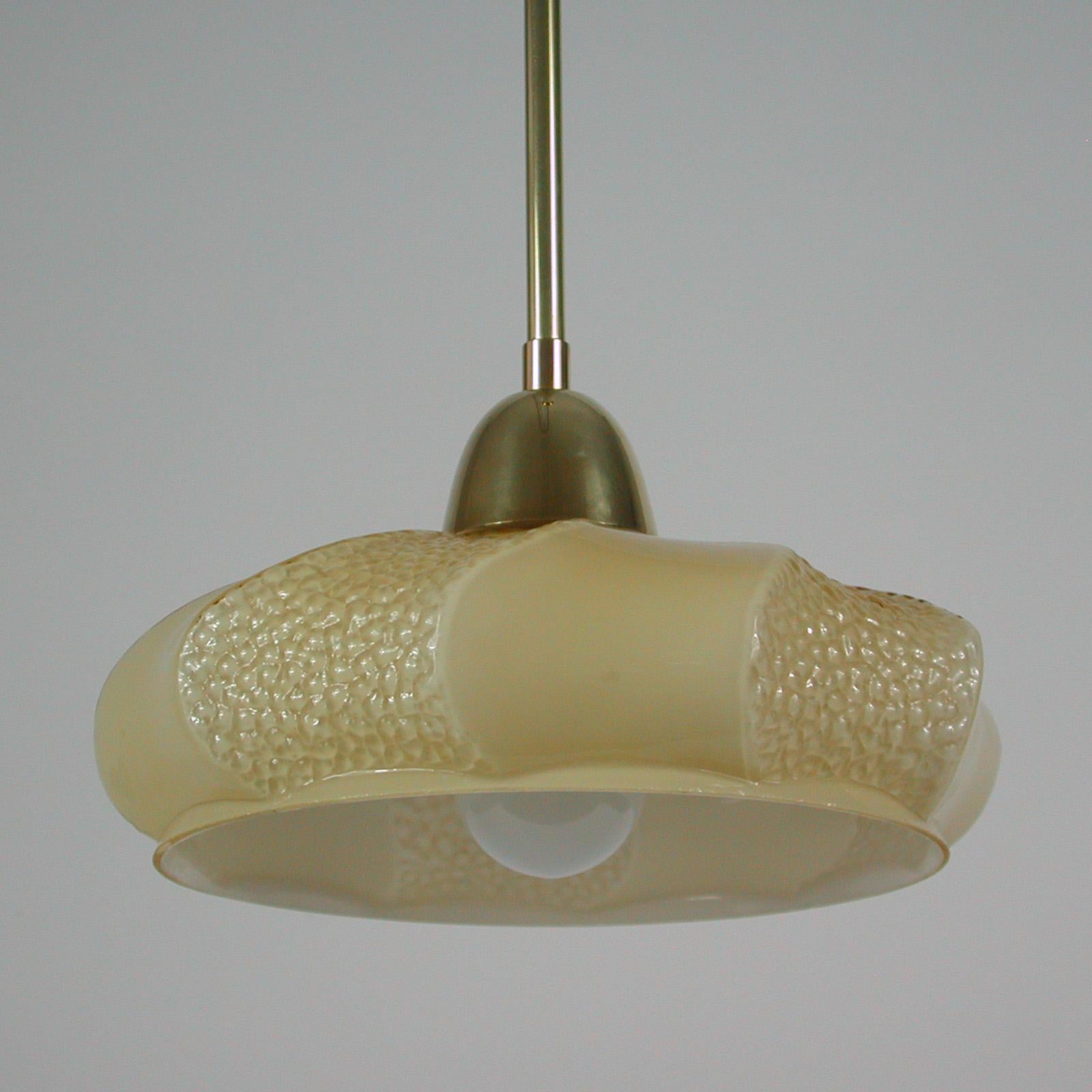 French Art Deco Ivory Colored Opaline Glass Brass Pendants, 1940s, Set of 2 For Sale 5