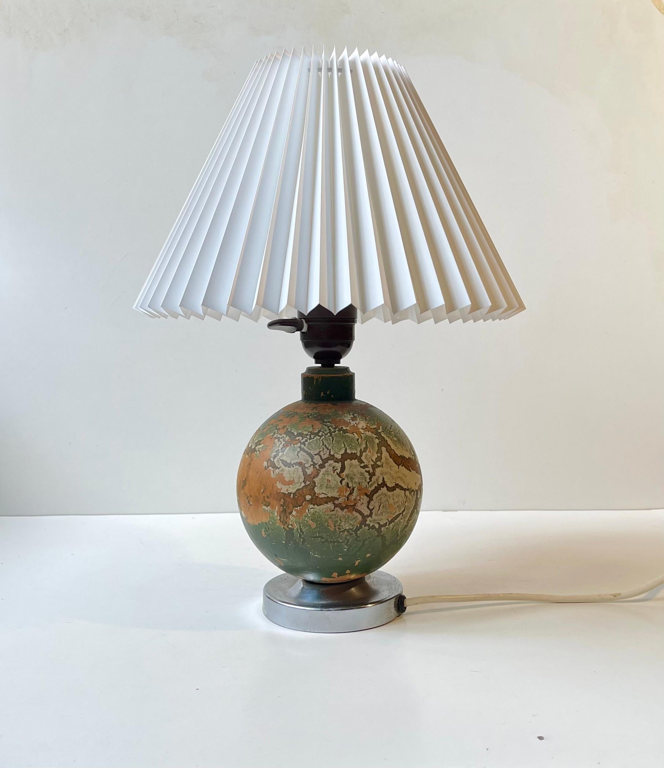Inizio XX secolo Lampada da tavolo in legno craquelé in stile Art Deco francese di Jean Besnard, anni '20 in vendita