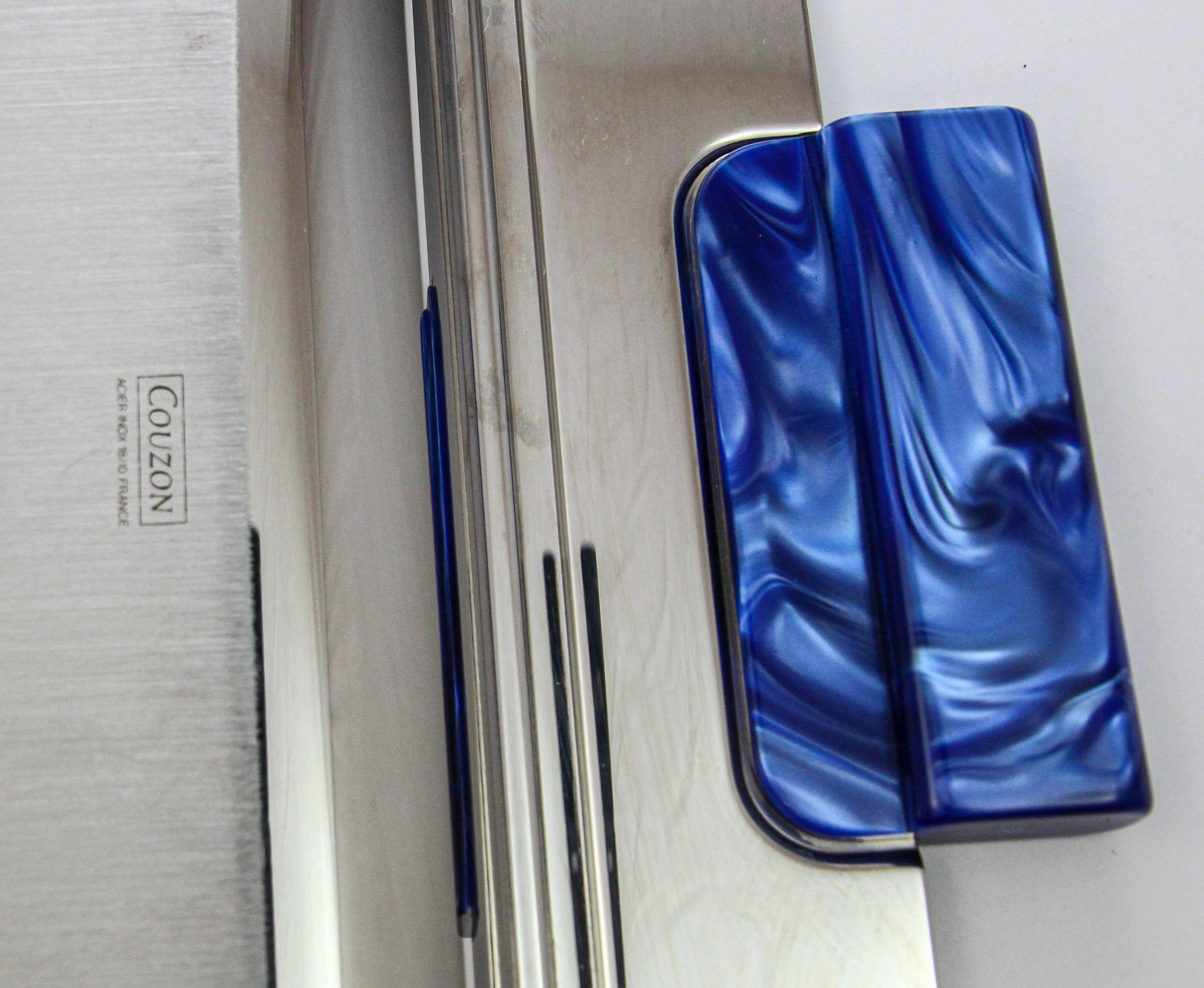 Plateau de service Art Déco Jean Couzon en acier inoxydable avec poignées bleues marbrées en vente 9