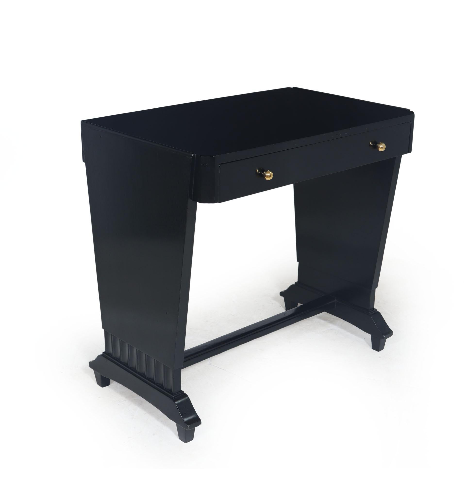 Art Deco ladies black desk
A small single drawer desk produced in France in the 1930's, with brass ball handles, standing on gently sloped side panels with stepped and fluted panel underneath, the desk is of great quality and stands elegantly as to