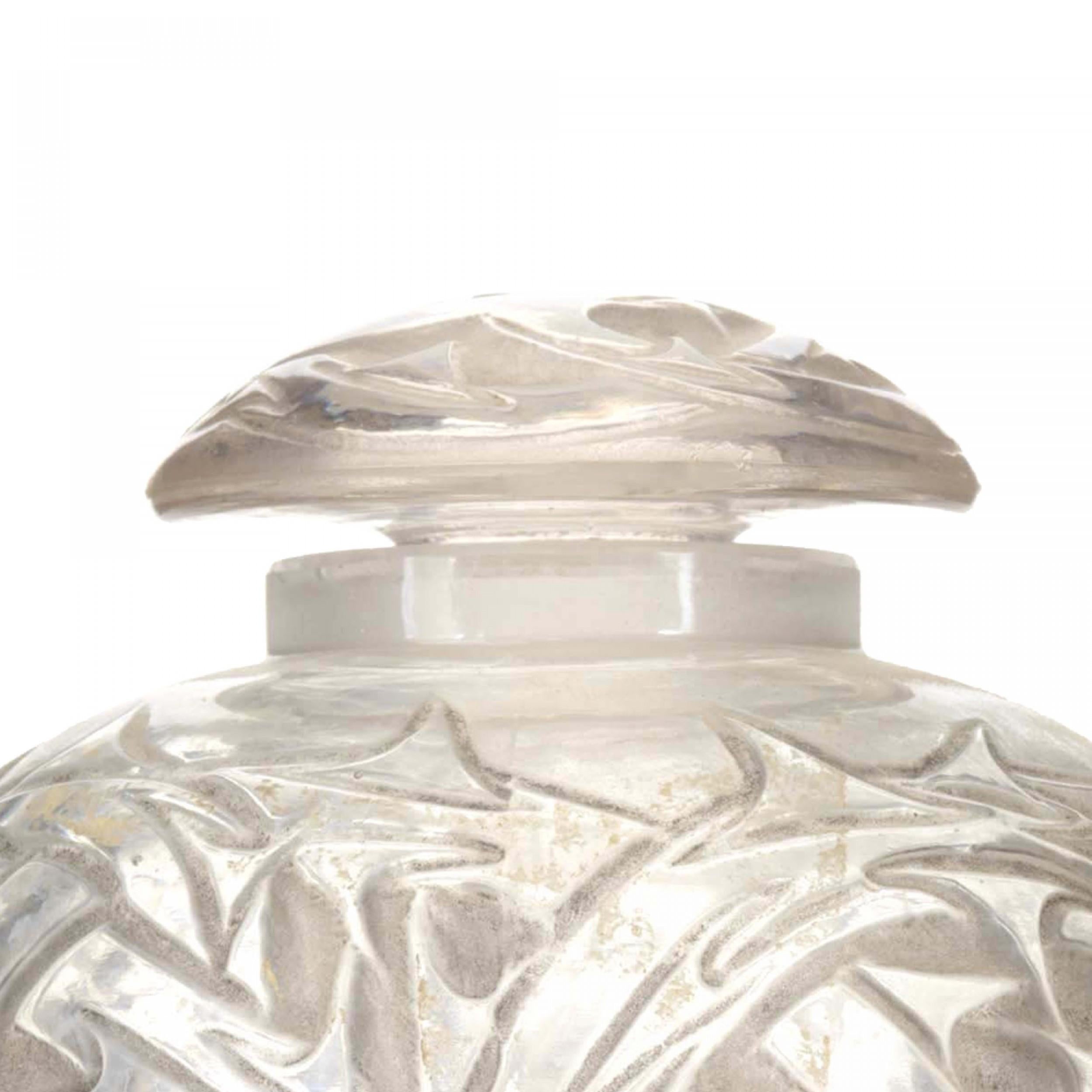 Goffrato Bottiglia di profumo francese Art Deco Lalique in vendita