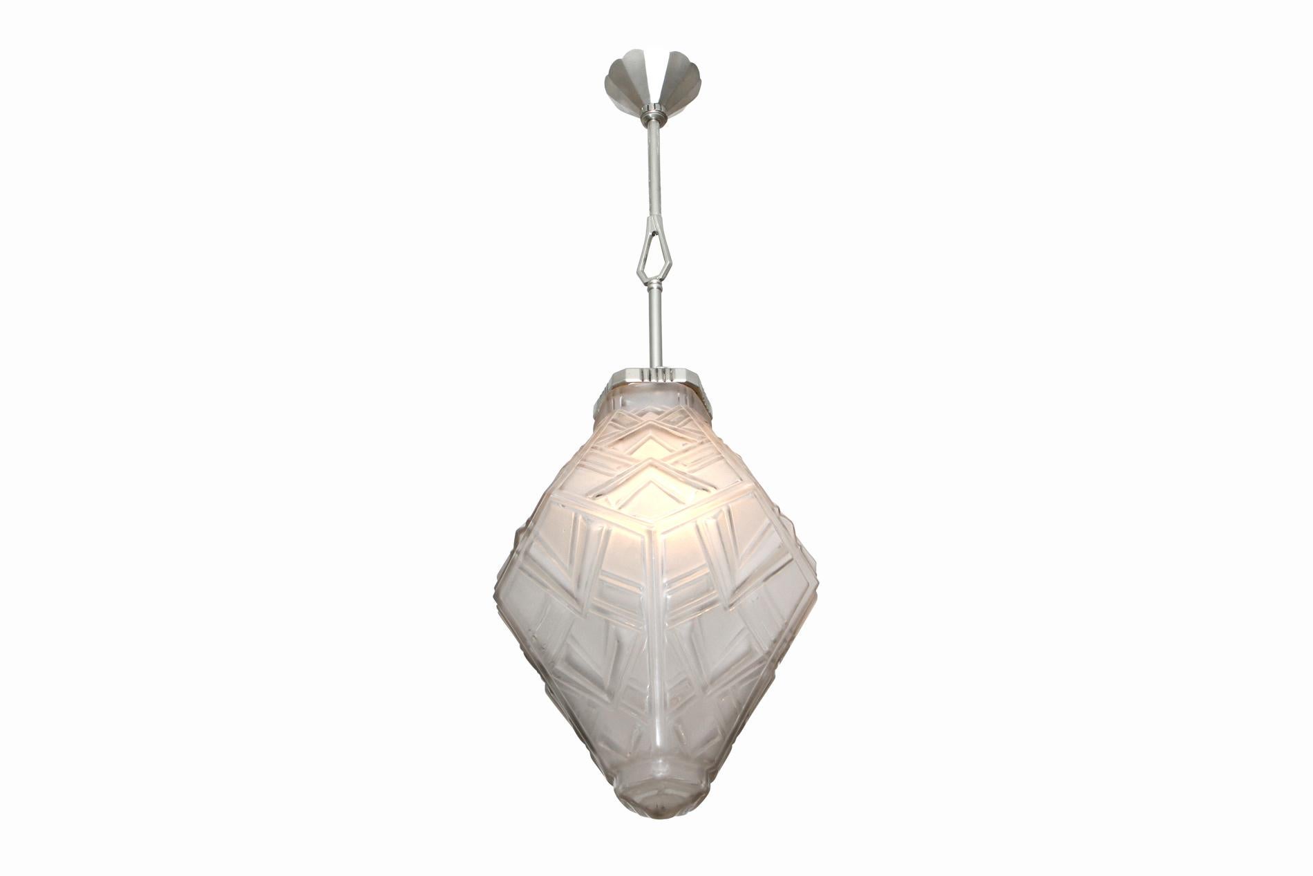 French Art Deco lantern chandelier  by Genet & Michon  In Excellent Condition For Sale In SAINT-OUEN-SUR-SEINE, FR