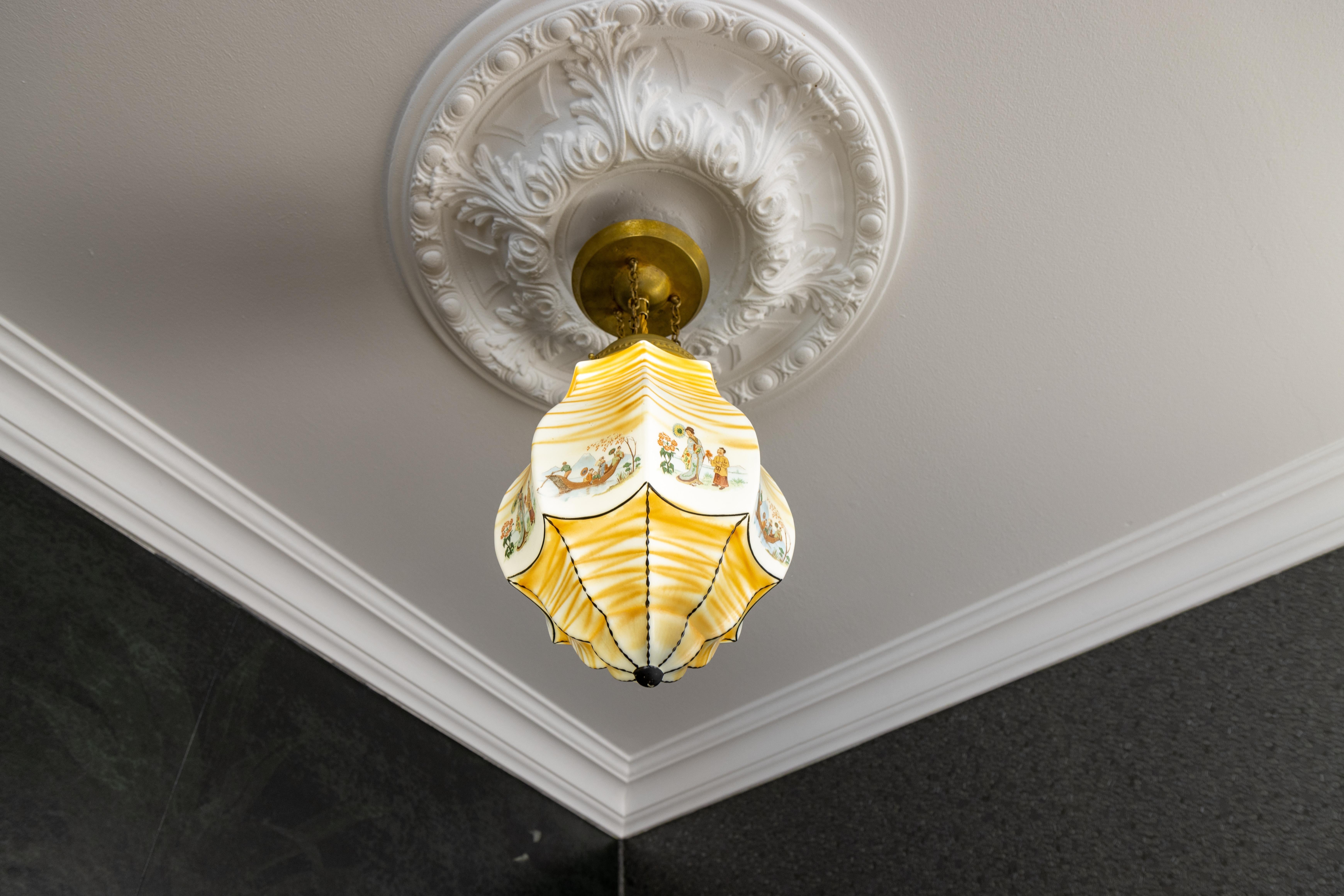 Lampada a sospensione francese Art Déco a forma di lanterna in vetro dipinto e ottone, anni '30 in vendita 2