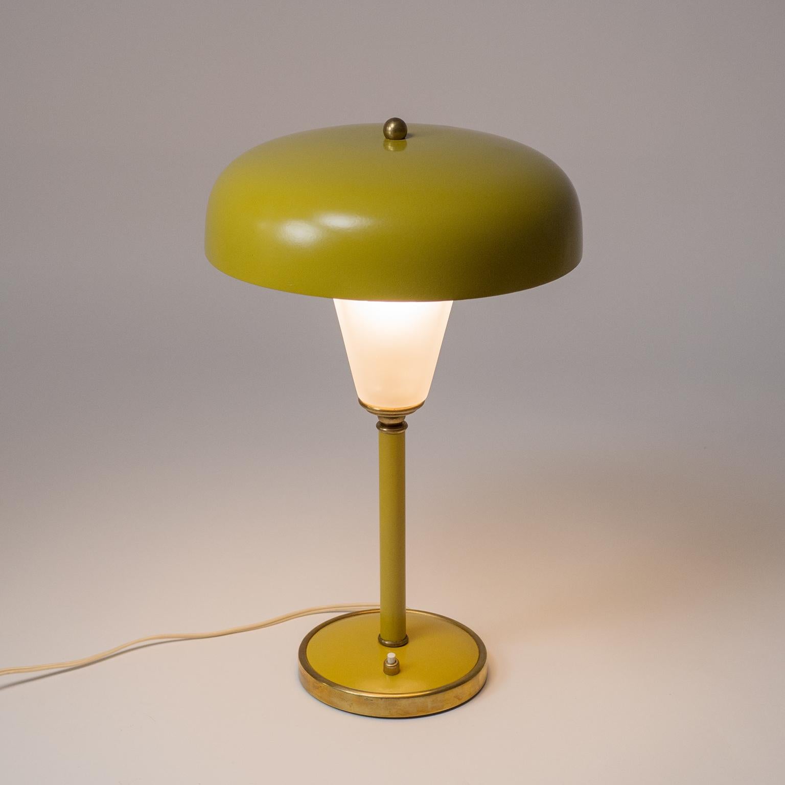 Mid-20th Century French Art Deco Lantern Table Lamp, 1940s