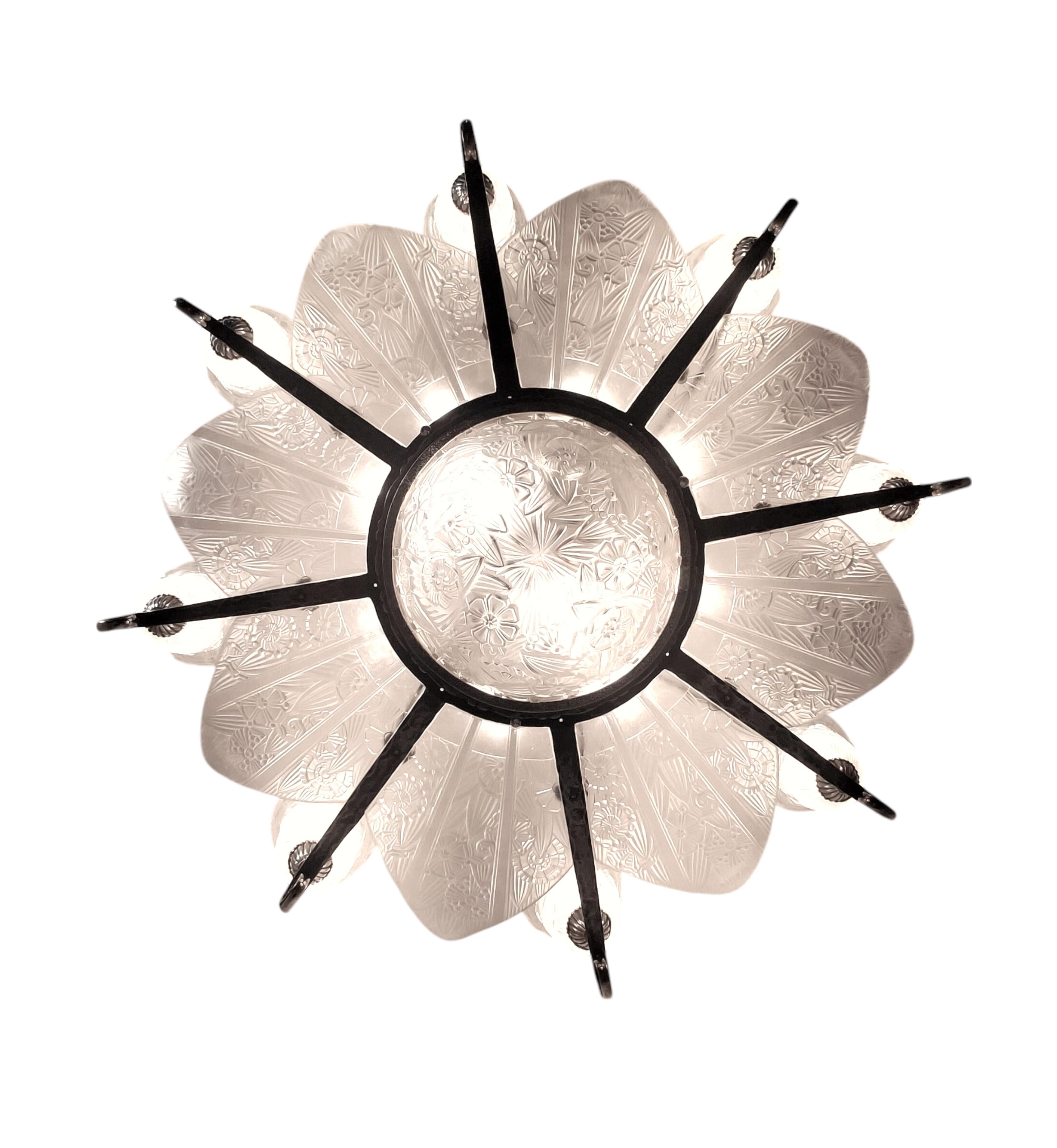 Französisch Art Deco große 8 Panel 8 Tulpen original Kronleuchter Signiert Hettier Vincent im Zustand „Gut“ im Angebot in New York City, NY
