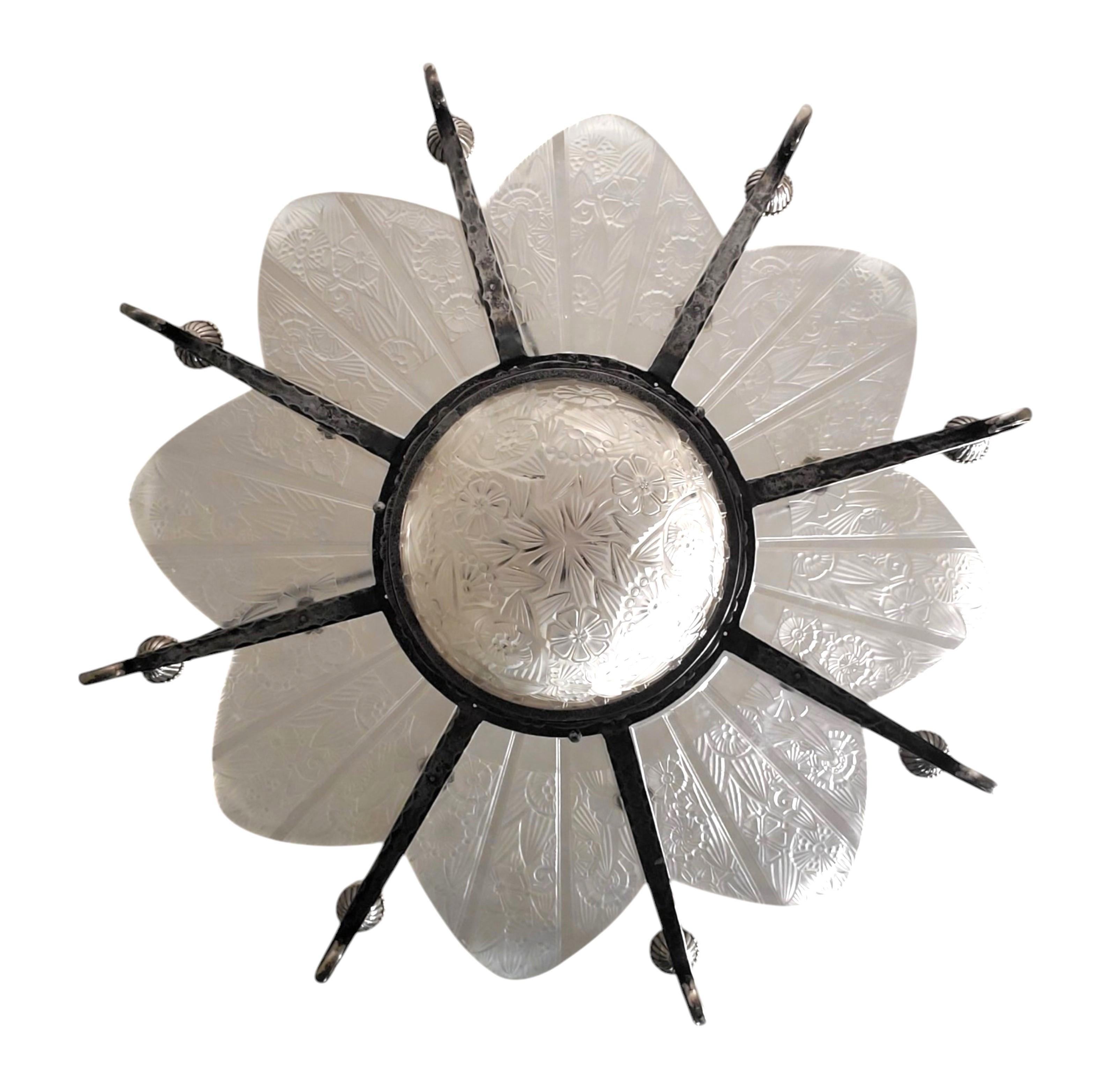 Französisch Art Deco große 8 Panel 8 Tulpen original Kronleuchter Signiert Hettier Vincent (Glaskunst) im Angebot