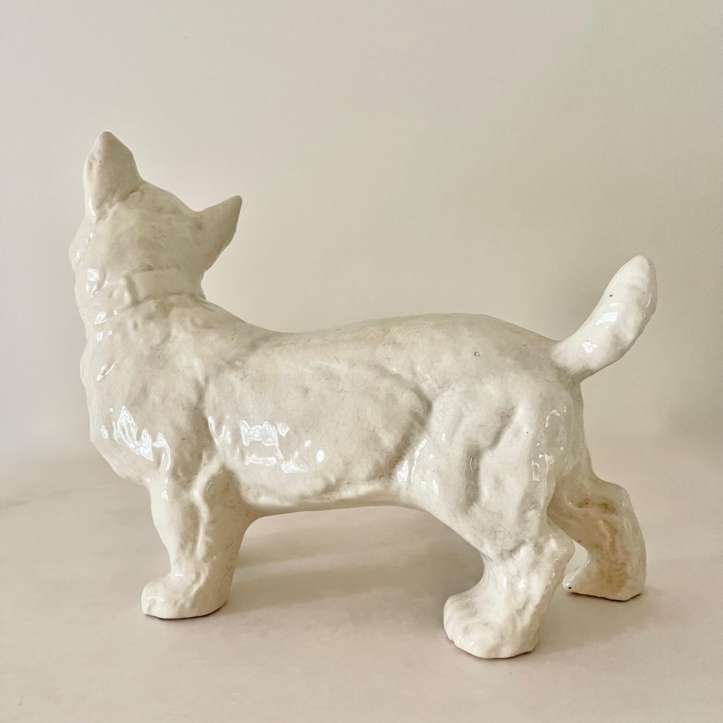 Deliziosa scultura francese Art Deco di grandi dimensioni raffigurante un Fox Terrier