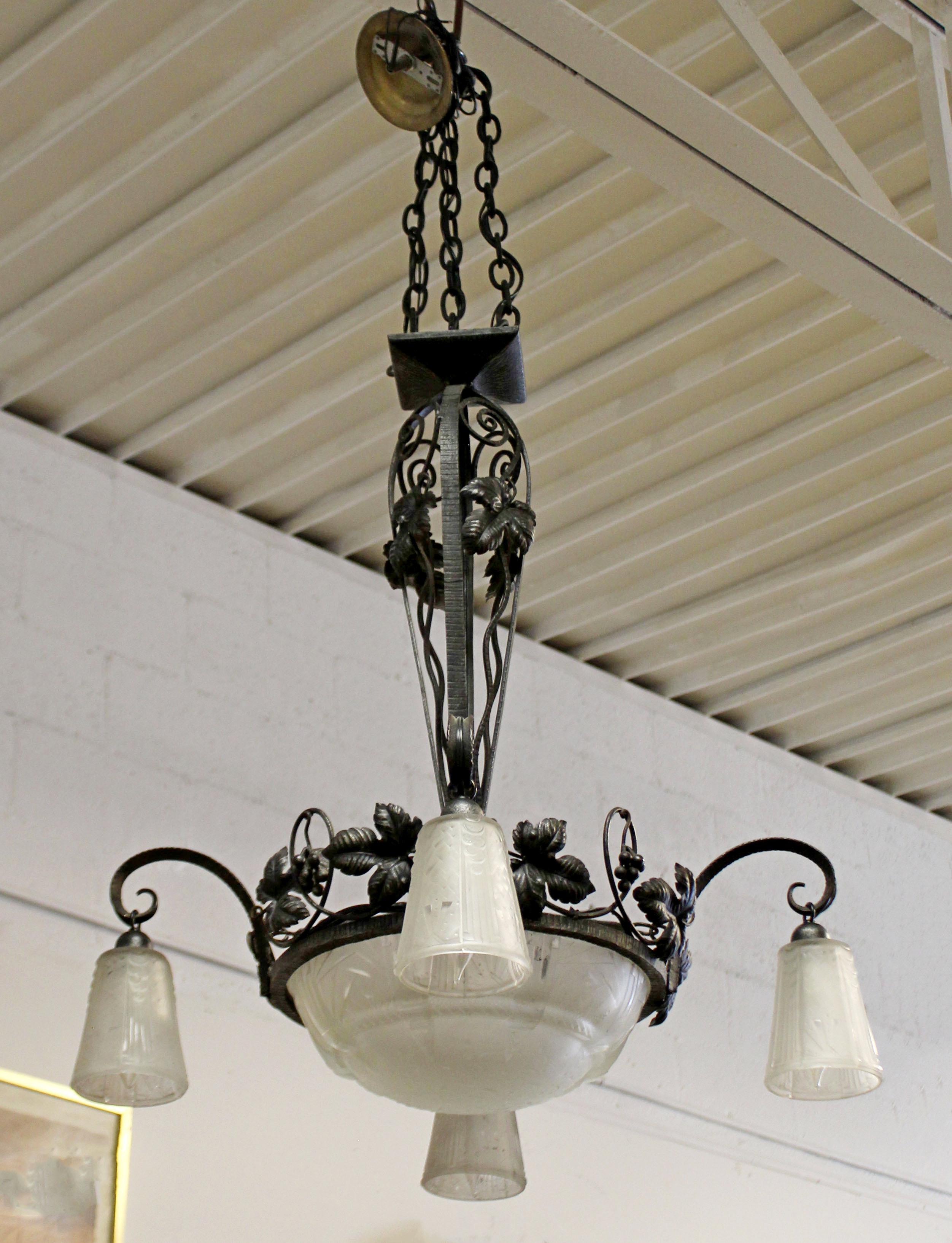 French Art Deco Large Wrought Iron Glass Hanging Chandelier Muller Frères, 1920s In Good Condition In Keego Harbor, MI