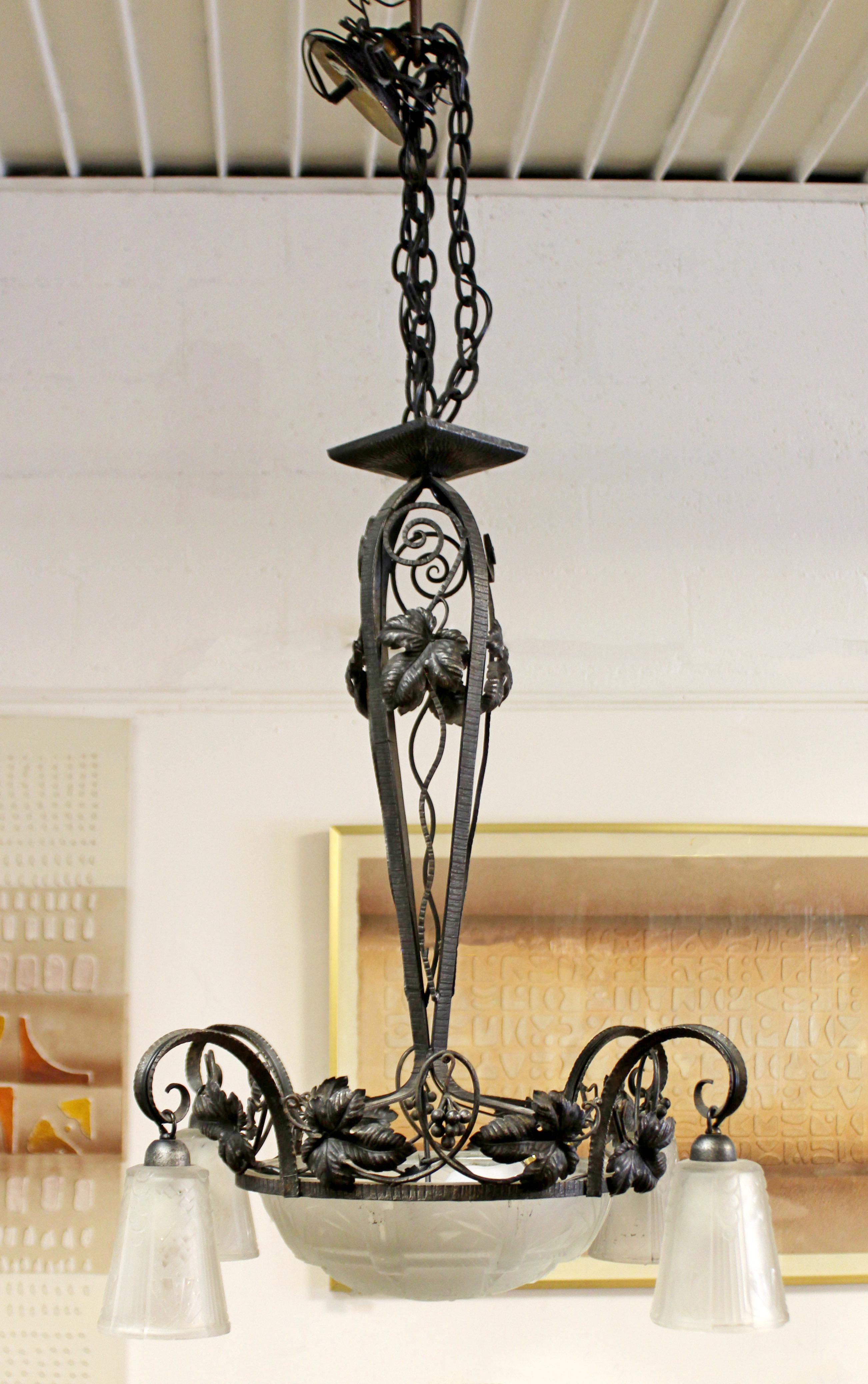 Early 20th Century French Art Deco Large Wrought Iron Glass Hanging Chandelier Muller Frères, 1920s