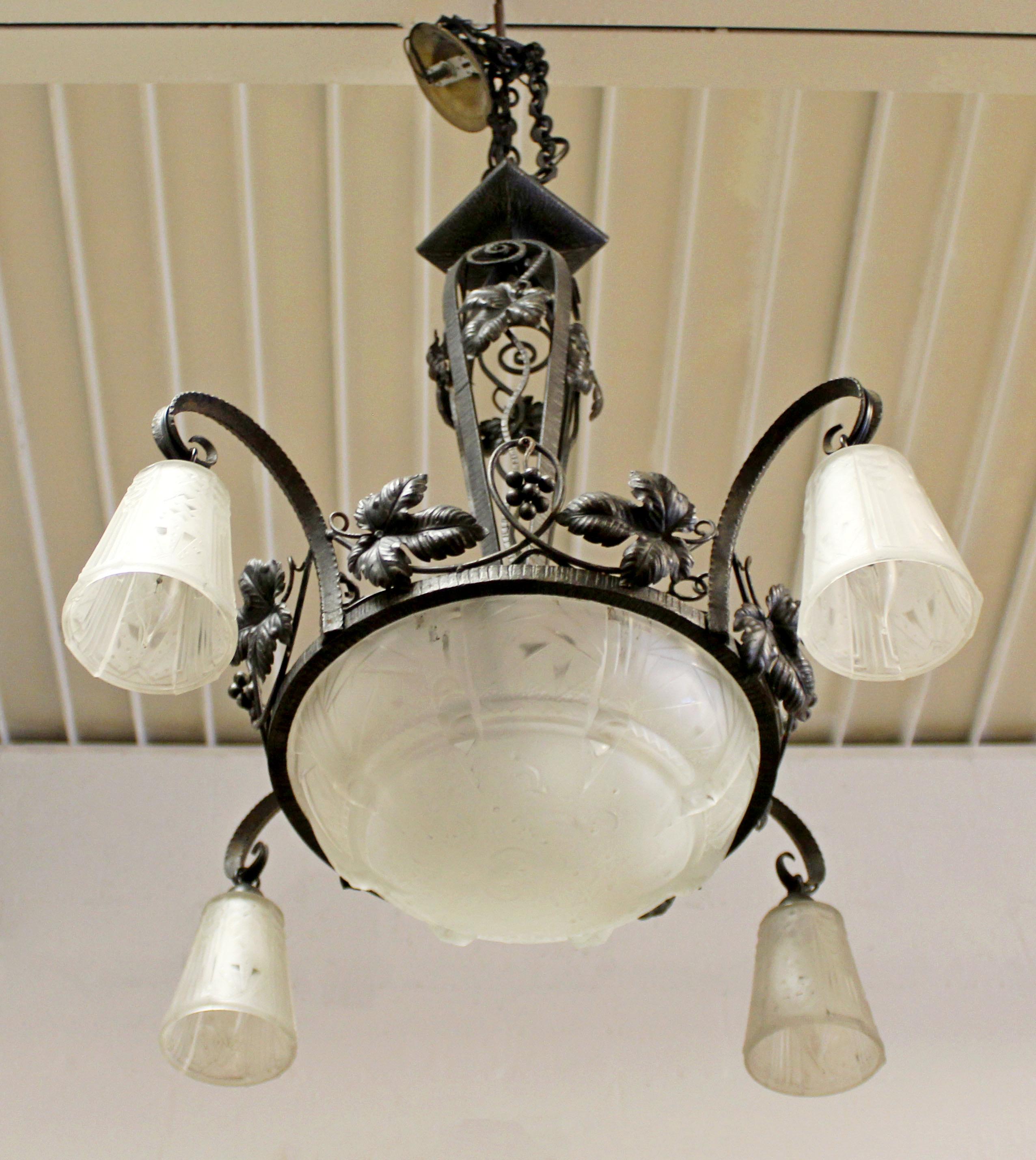 French Art Deco Large Wrought Iron Glass Hanging Chandelier Muller Frères, 1920s 1