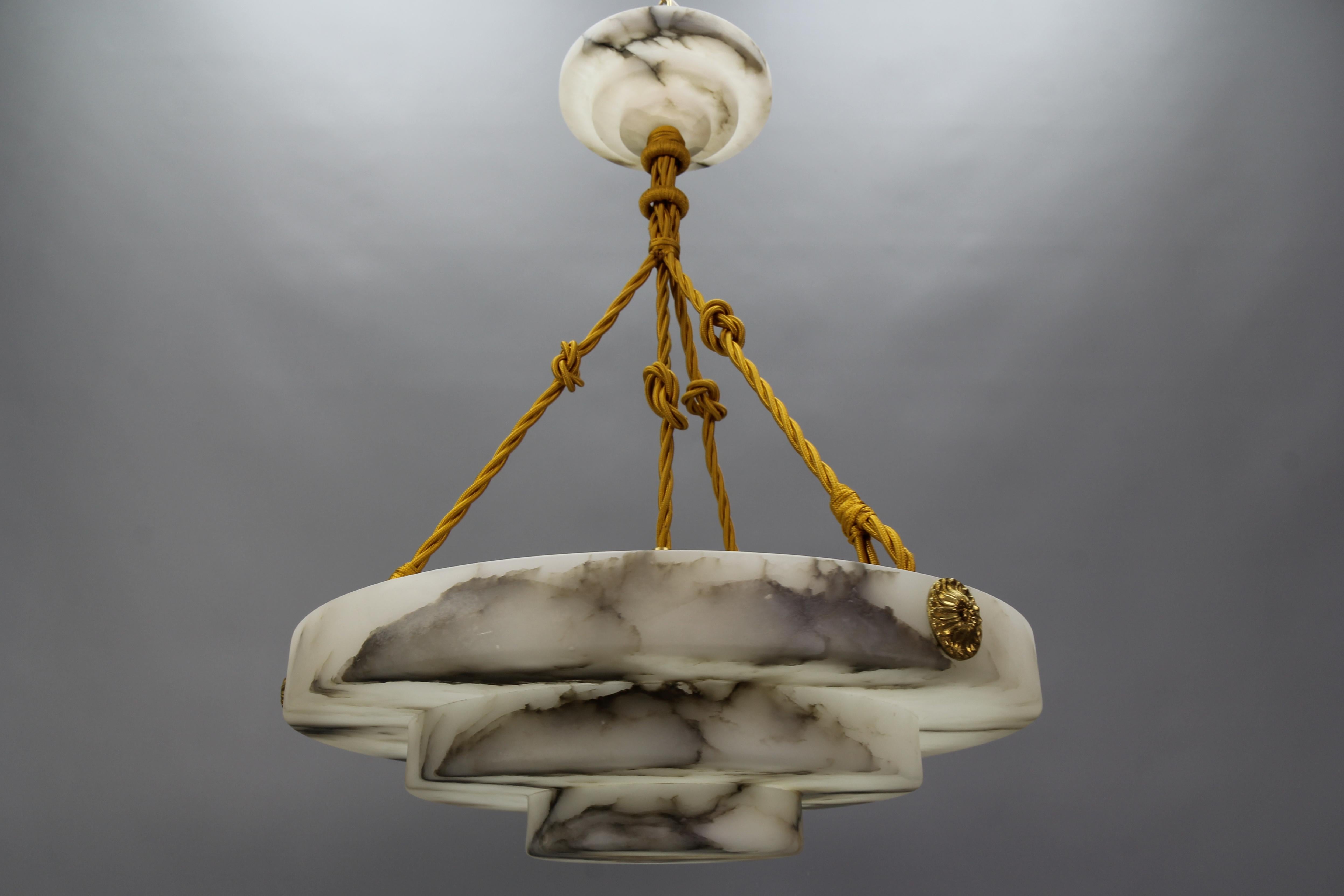 French Art Deco Layered White and Black Alabaster Pendant Light, 1920s In Good Condition In Barntrup, DE