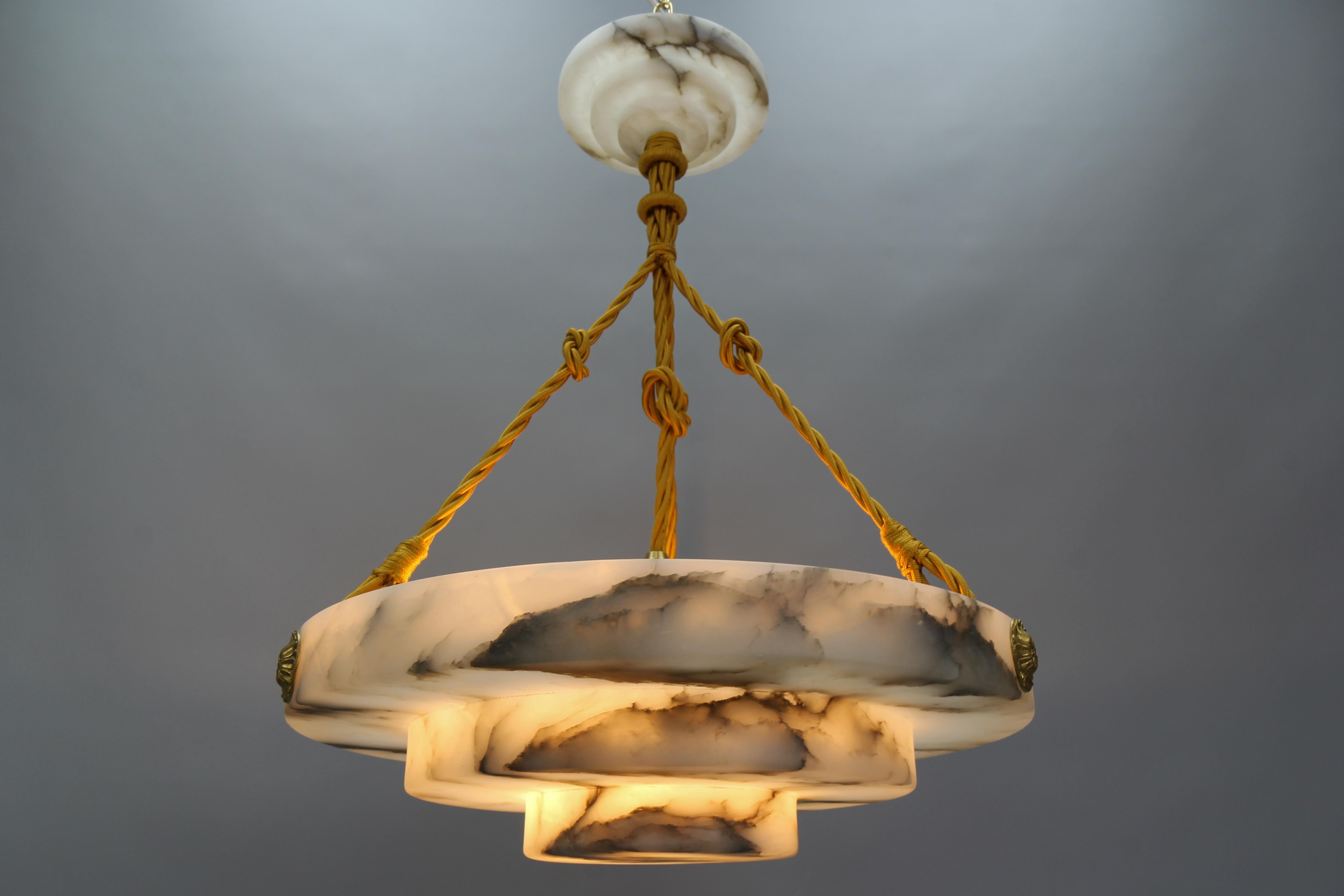 Early 20th Century French Art Deco Layered White and Black Alabaster Pendant Light, 1920s