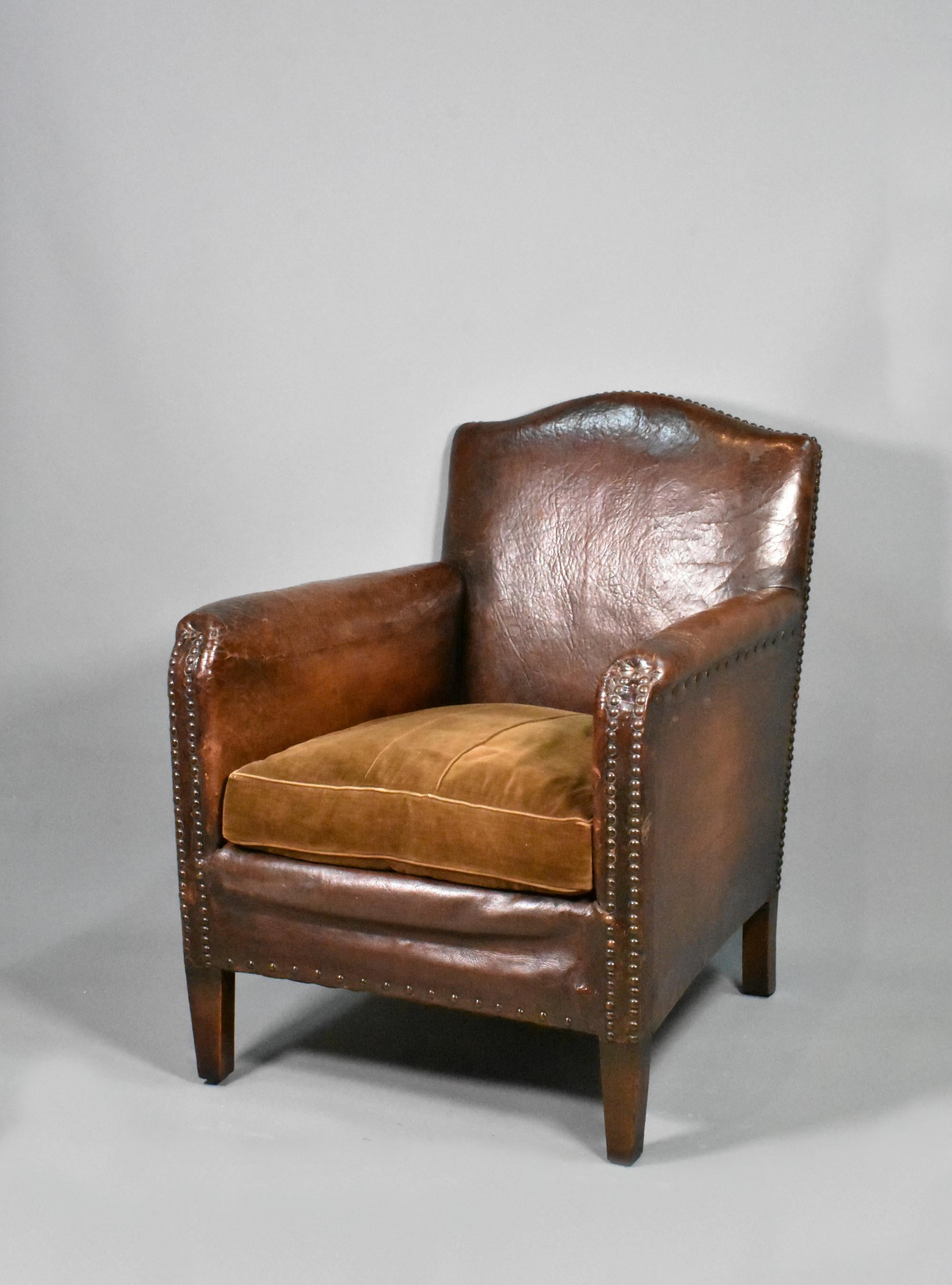 French Art Deco Leather Armchair In Distressed Condition In SAINTE-COLOMBE, FR
