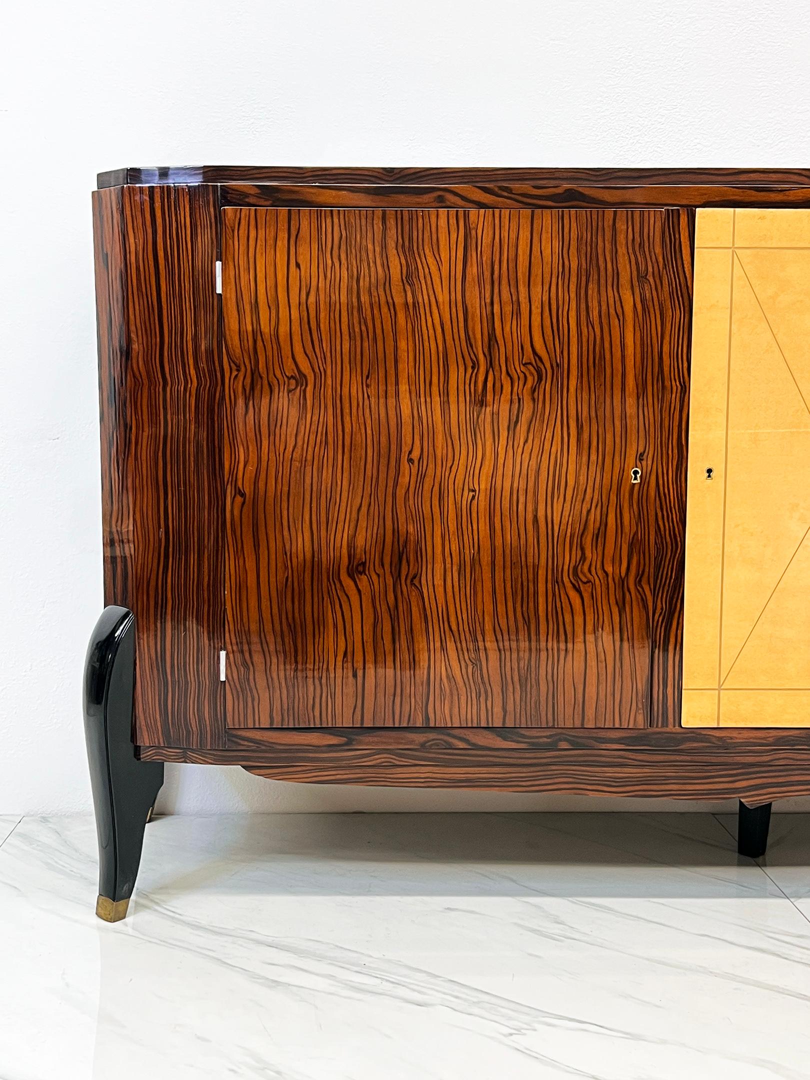 Credenza Art Deco francese in pelle ed ebano Macassar attribuita a Maurice Rinck in vendita 5