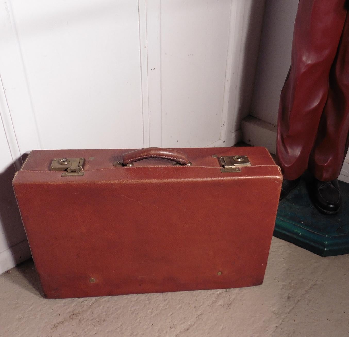 French Art Deco Leather Suit Case with Original Canvas Cover In Good Condition For Sale In Chillerton, Isle of Wight
