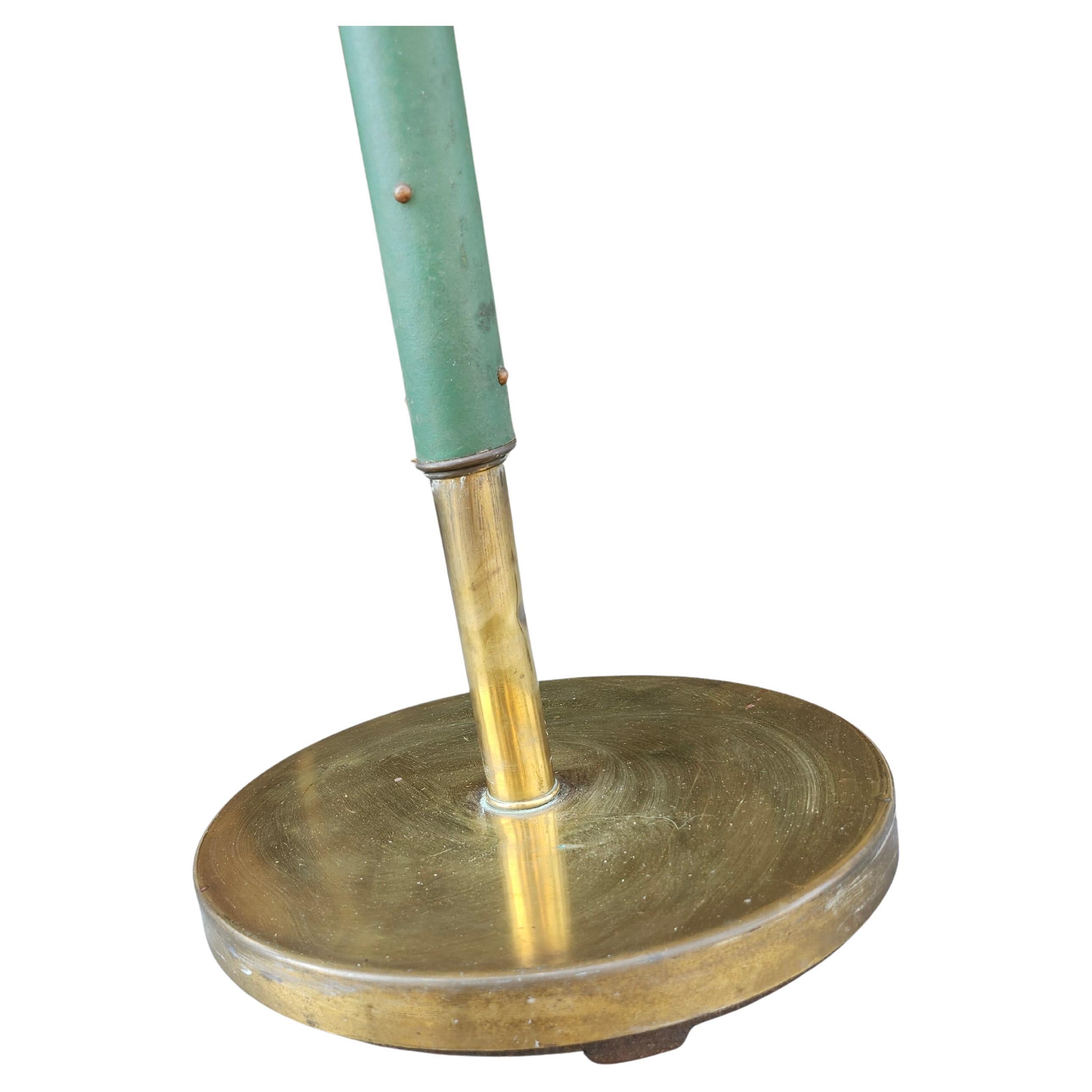 Fatto a mano Lampada da terra Artful Green francese con borchie in ottone C1930 in vendita