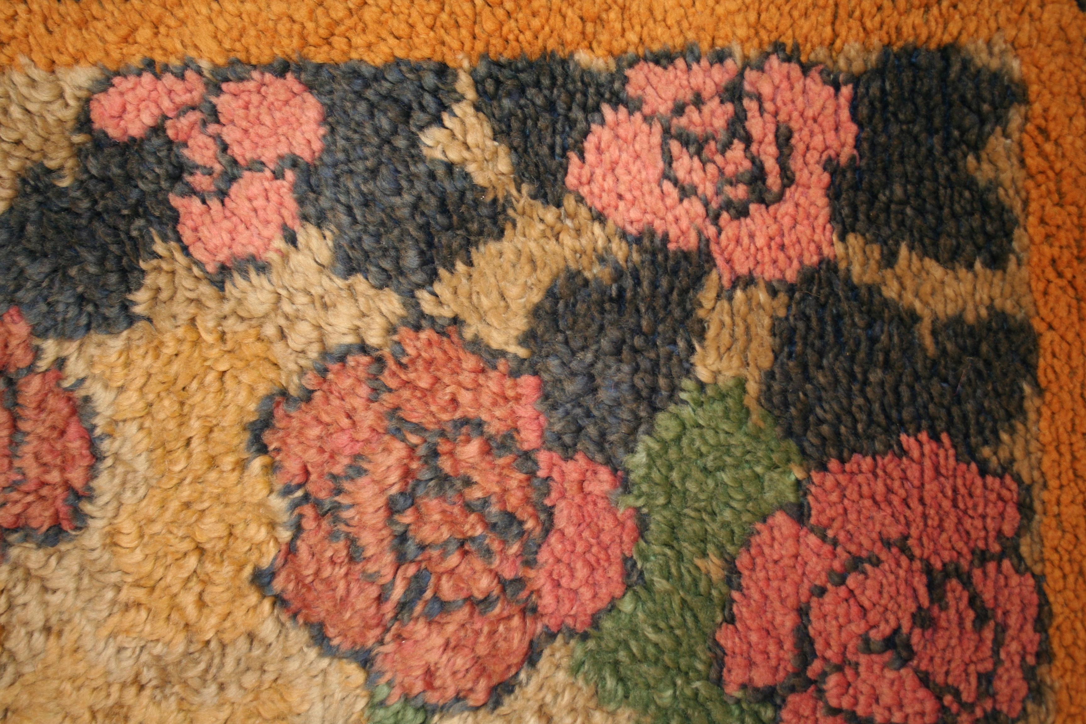 Superbe tapis Art Déco français à fleurs vert clair des années 1930 en vente 4