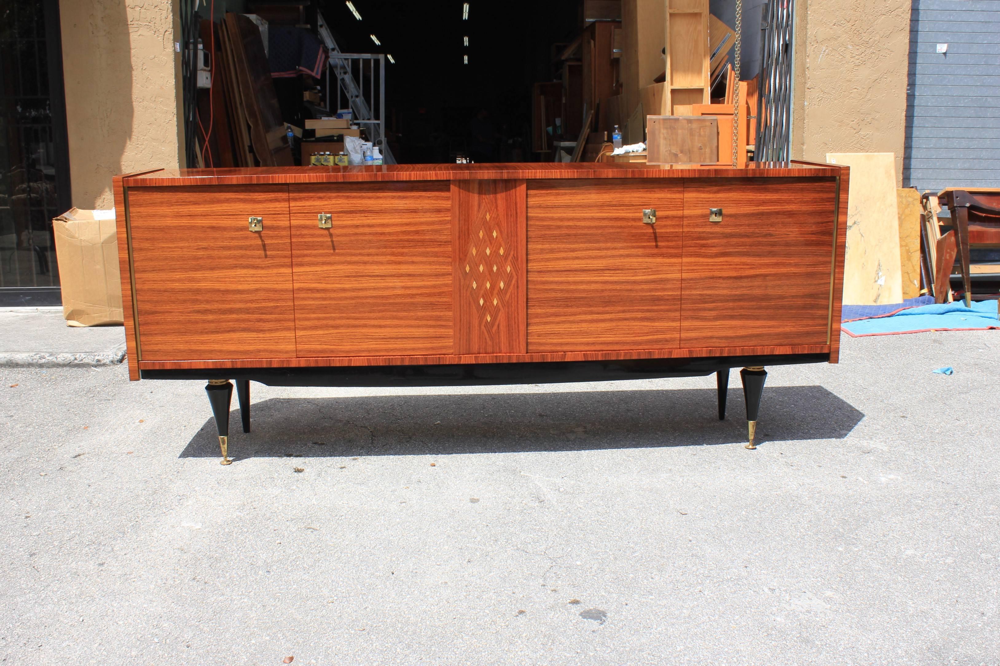 Beautiful French Art Deco Light Macassar Ebony Sideboard / Buffet with diamond Mother-of-Pearl Center , circa 1940s. very nice sideboard with diamond Mother-of-Pearl Center with the Light macassar ebony wood ,the sideboard are in very good condition