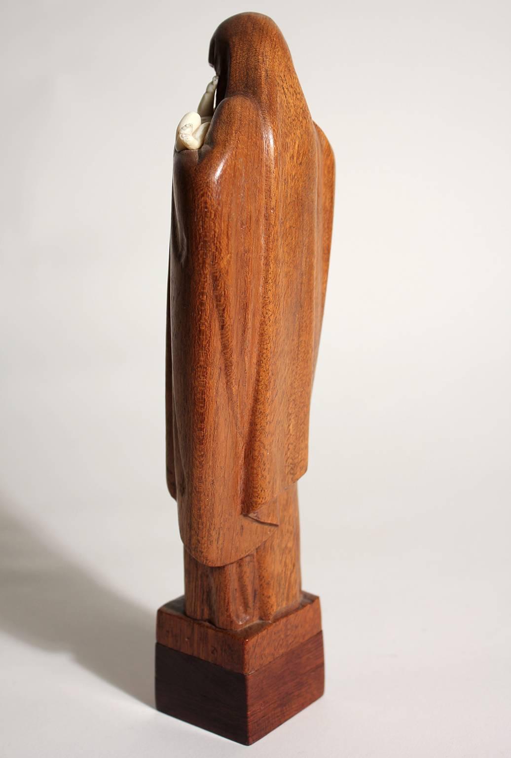 Français Sculpture de la Madonna & Child de l'artiste française Lucienne Heuvelmans, inscrite sur la liste de l'Art Déco