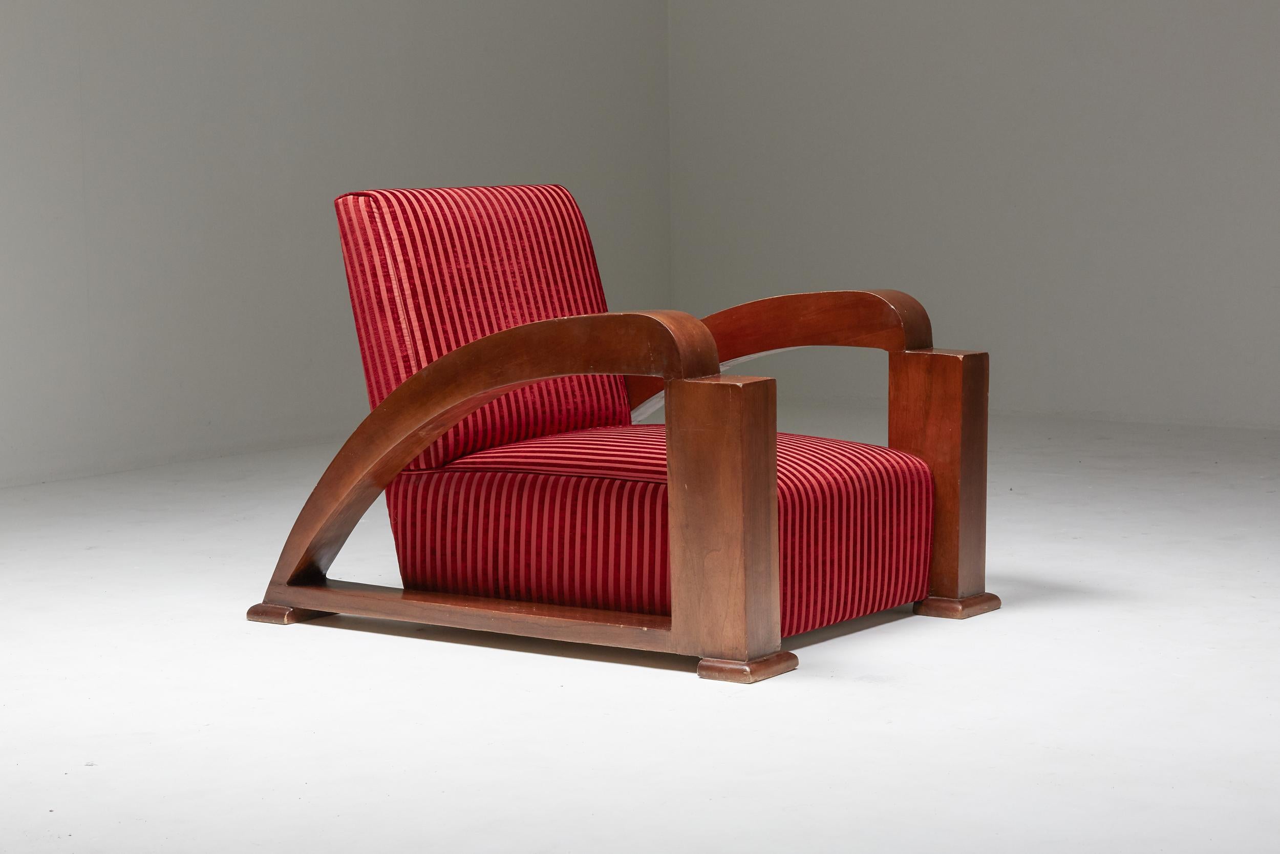 Juego de salón Art Déco francés de terciopelo rojo a rayas y con reposabrazos en forma de swoosh siglo XX en venta