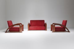 Juego de salón Art Déco francés de terciopelo rojo a rayas y con reposabrazos en forma de swoosh
