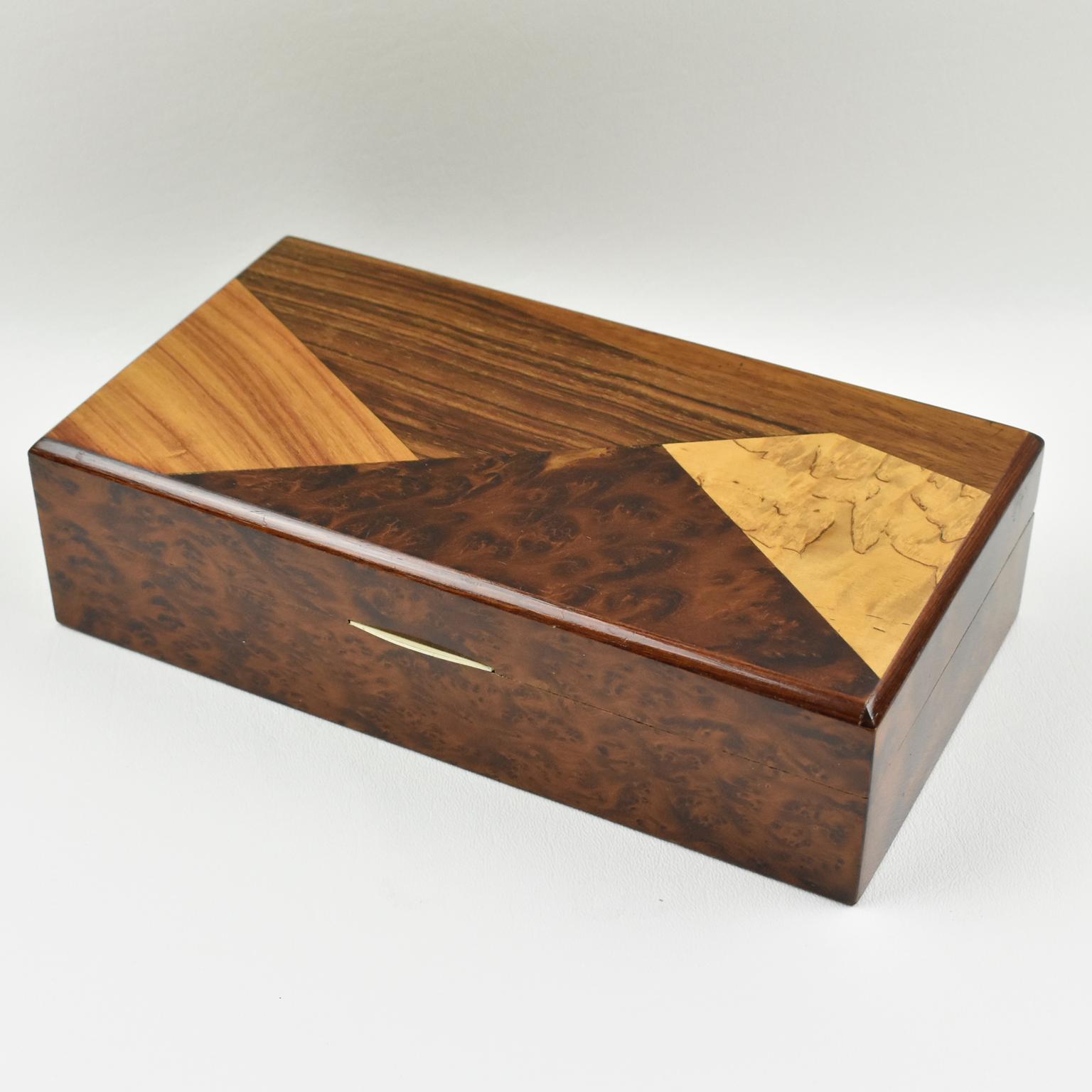 Elegant French Art Deco decorative lidded box, featuring a rectangular minimalist shape with varnished burl wood and tiny bone handle. Lid is decorated with different quality wood marquetry in geometric design. Interior in mahogany with two