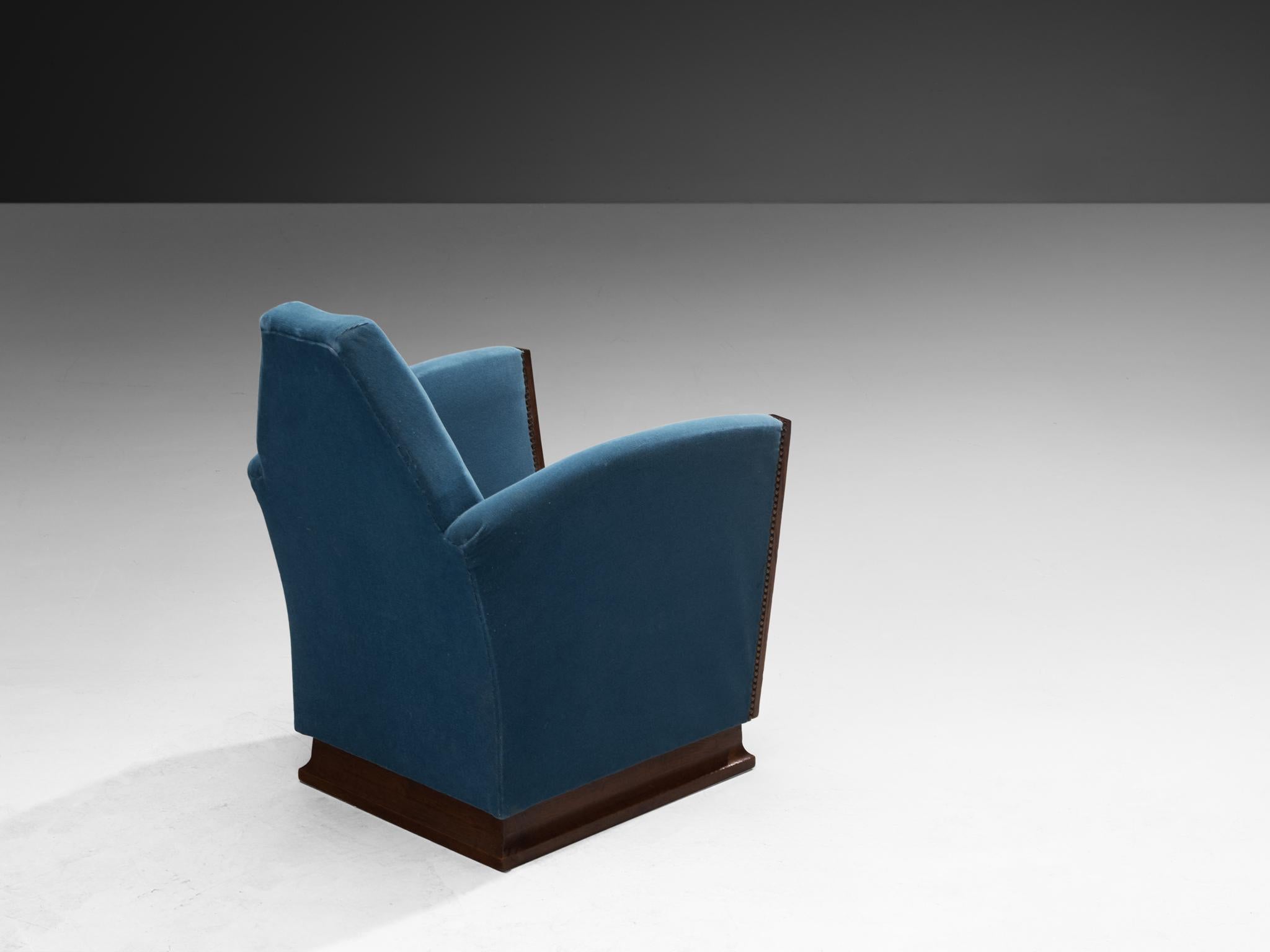 French Art Deco Lounge Chair in Blue Velvet and Oak For Sale 1